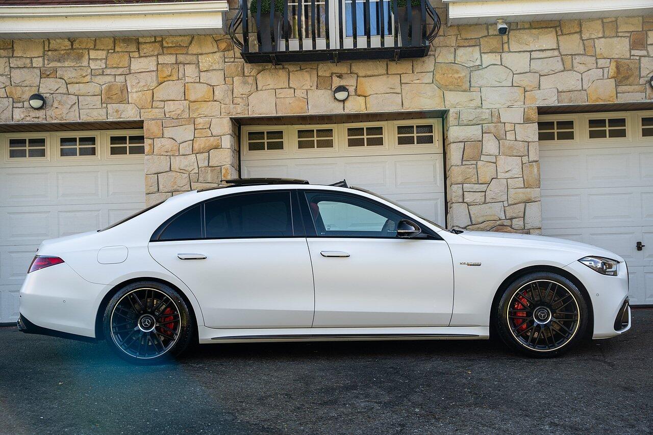 Mercedes-Benz S-Class view 3