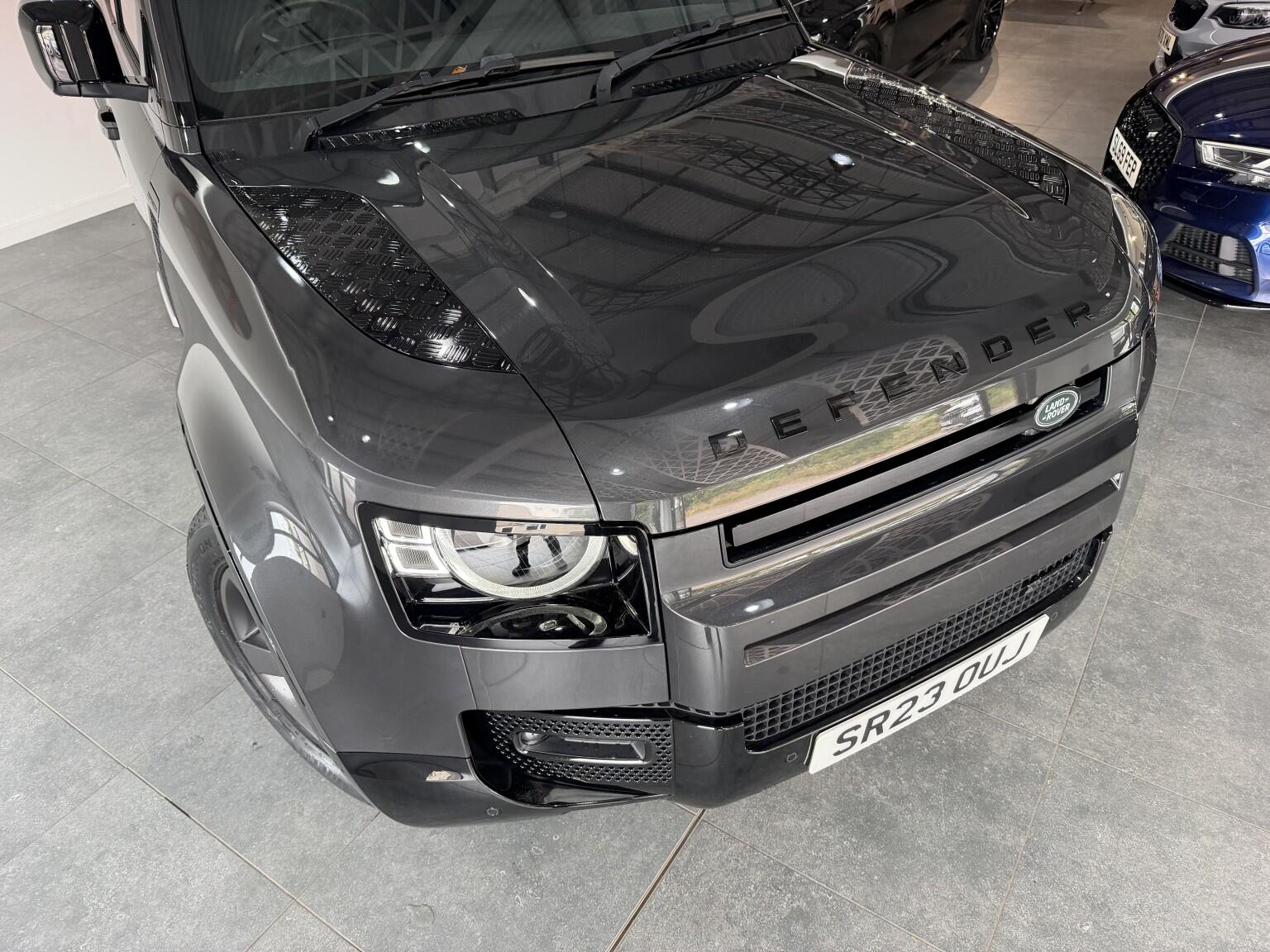 Land Rover Defender 110 view 33
