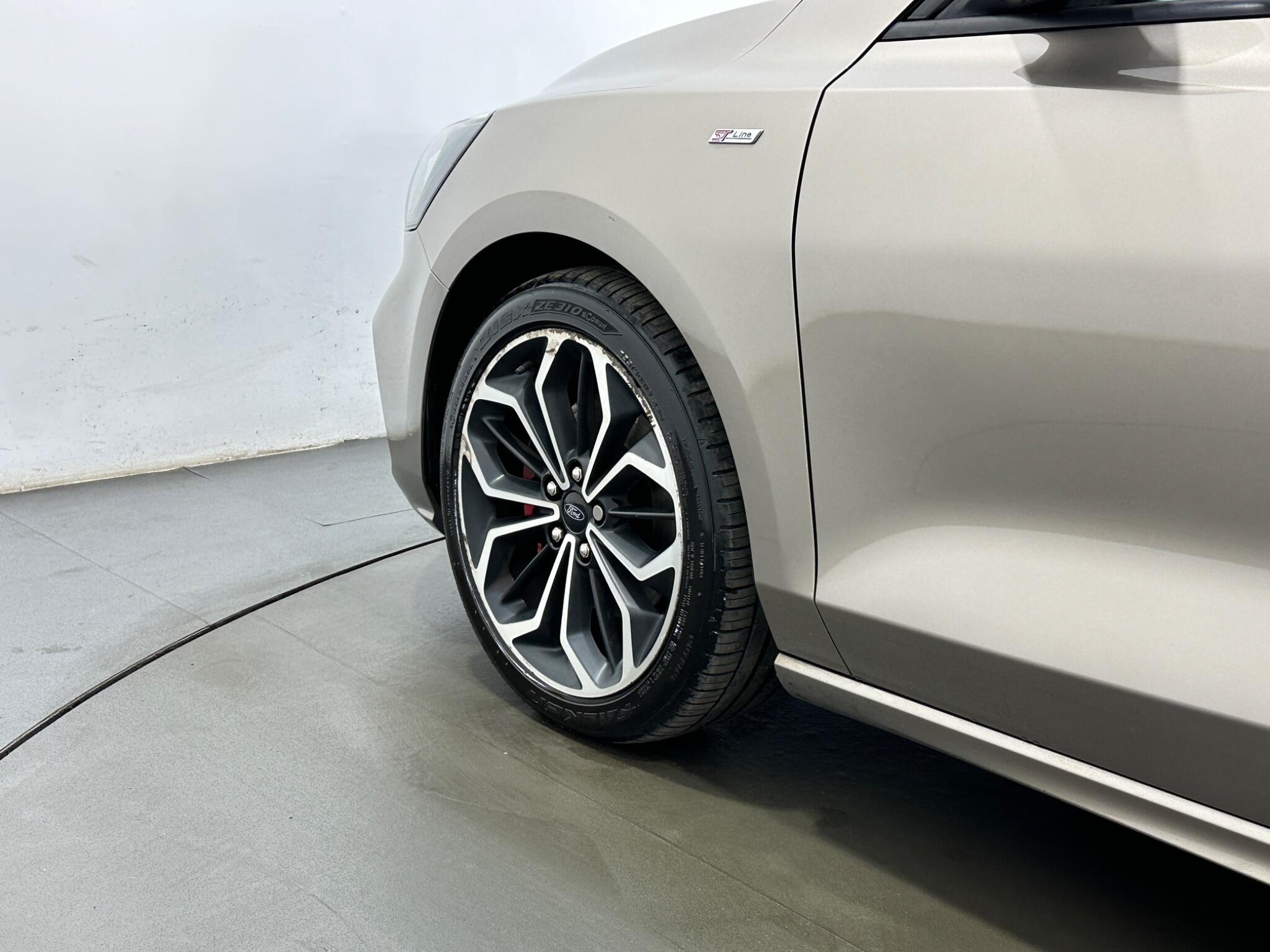 Ford Focus view 48