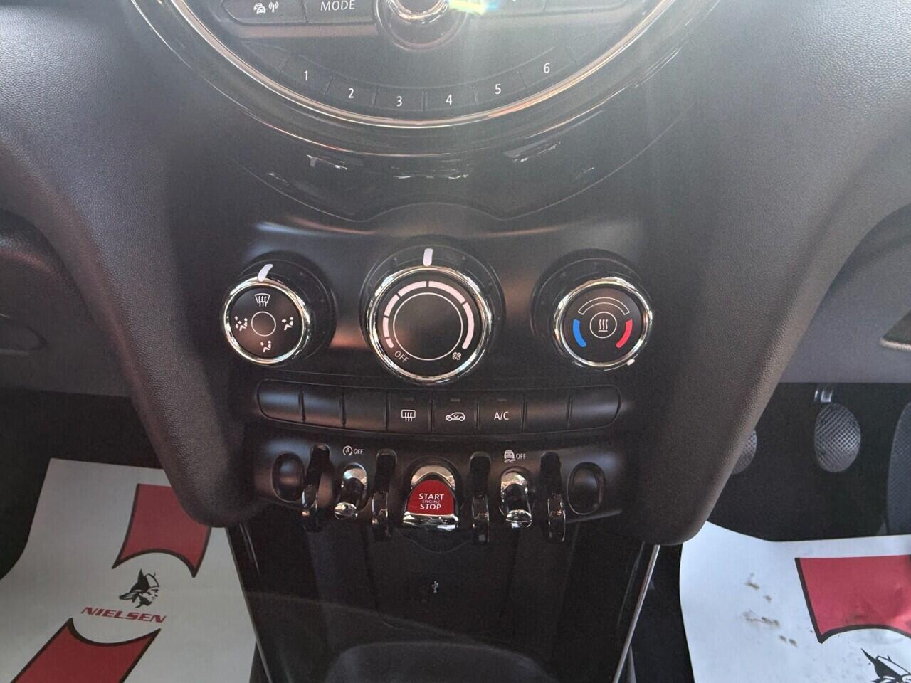 Mini Hatch view 18