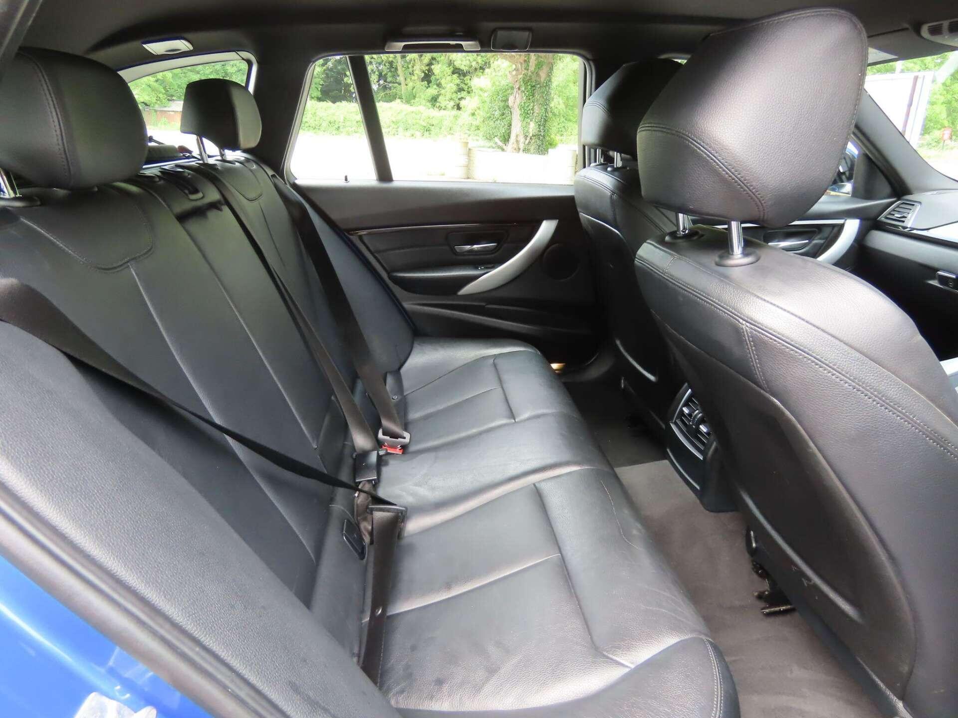 BMW 3 Series view 9