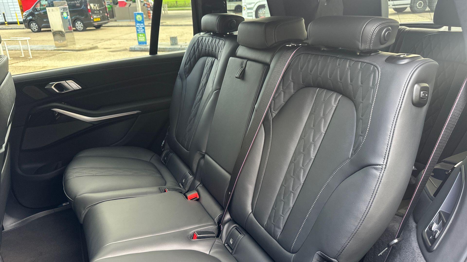 BMW X7 view 12