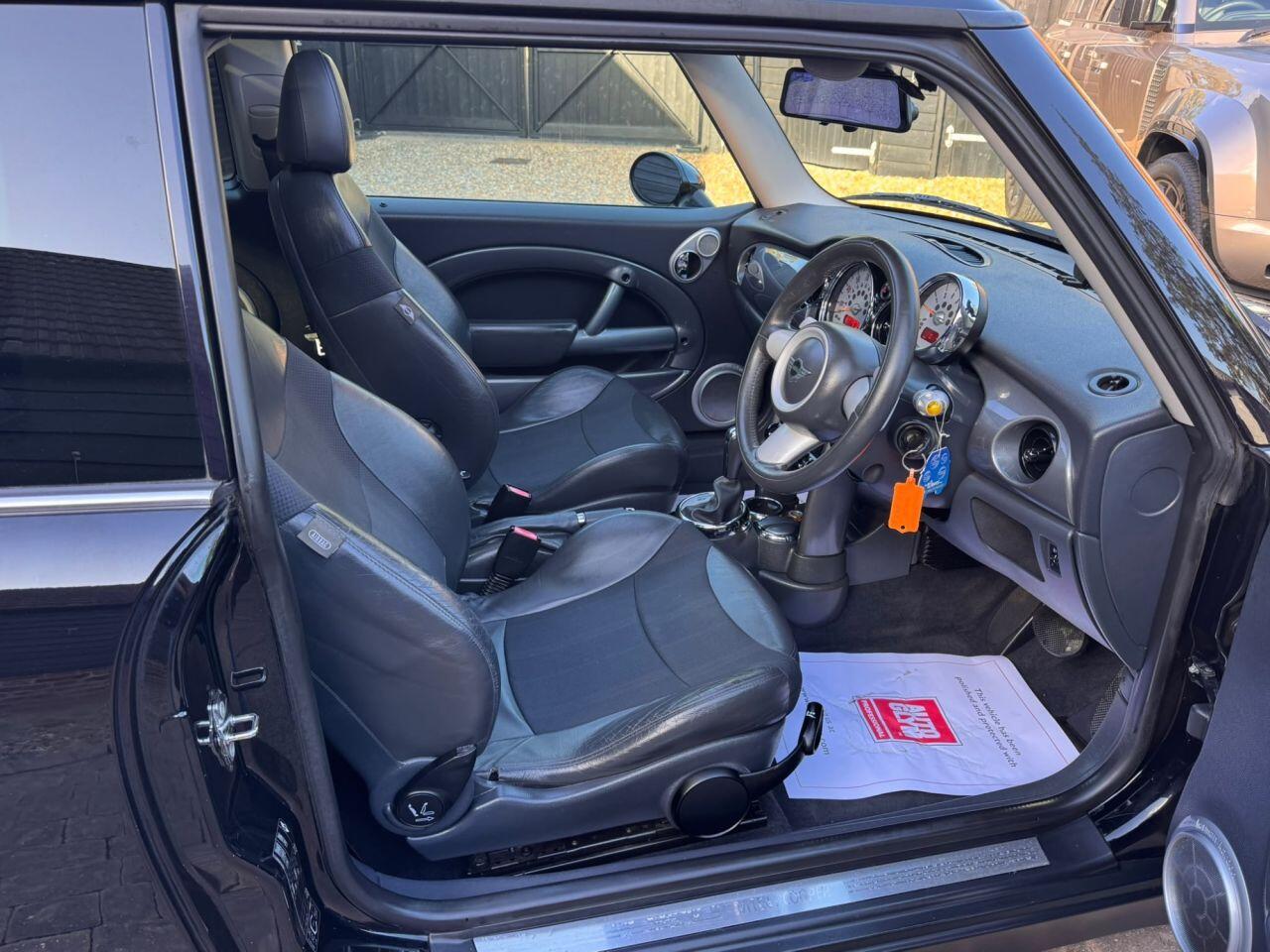 Mini Hatch view 9