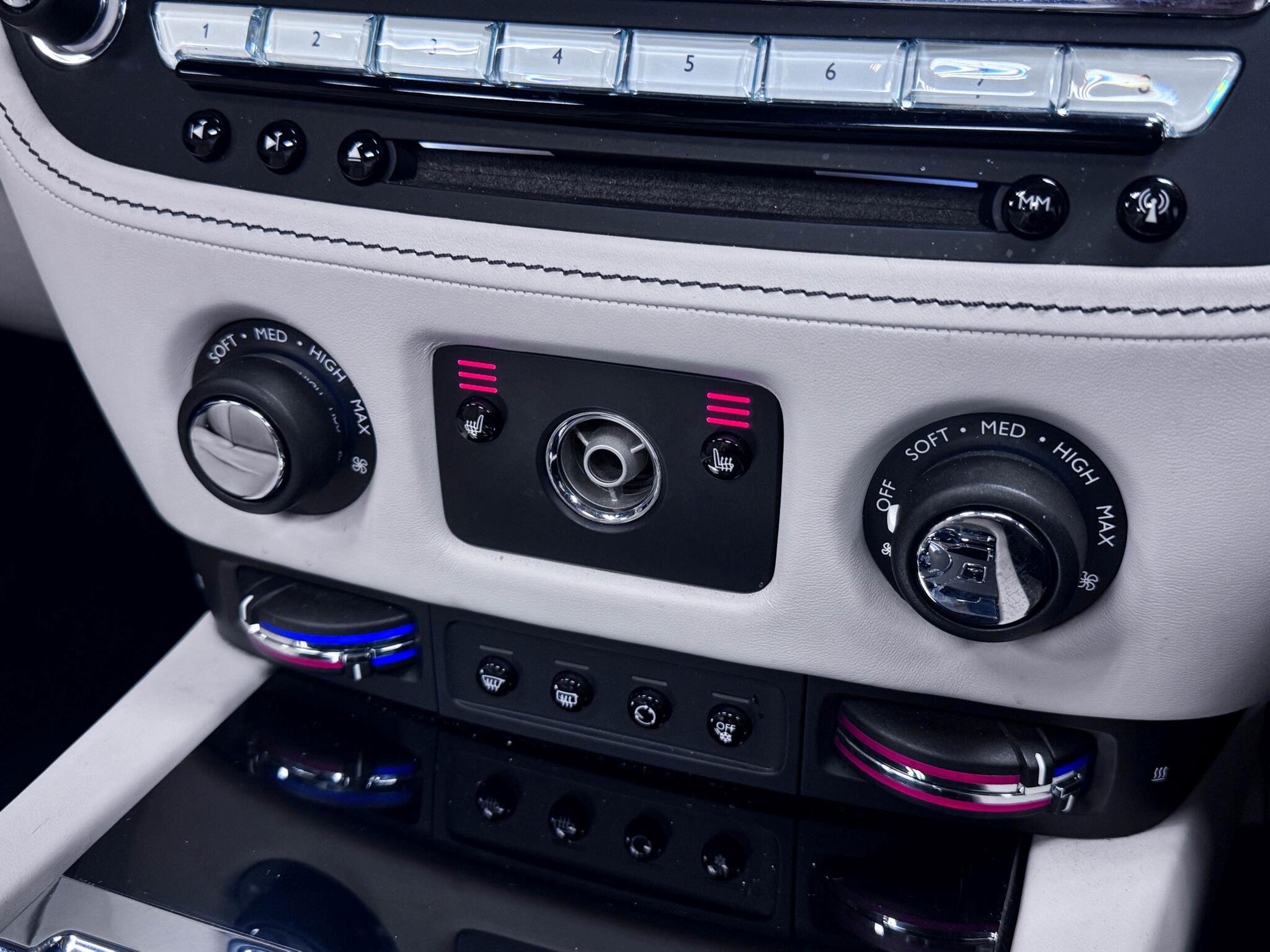 Rolls-Royce Dawn view 43