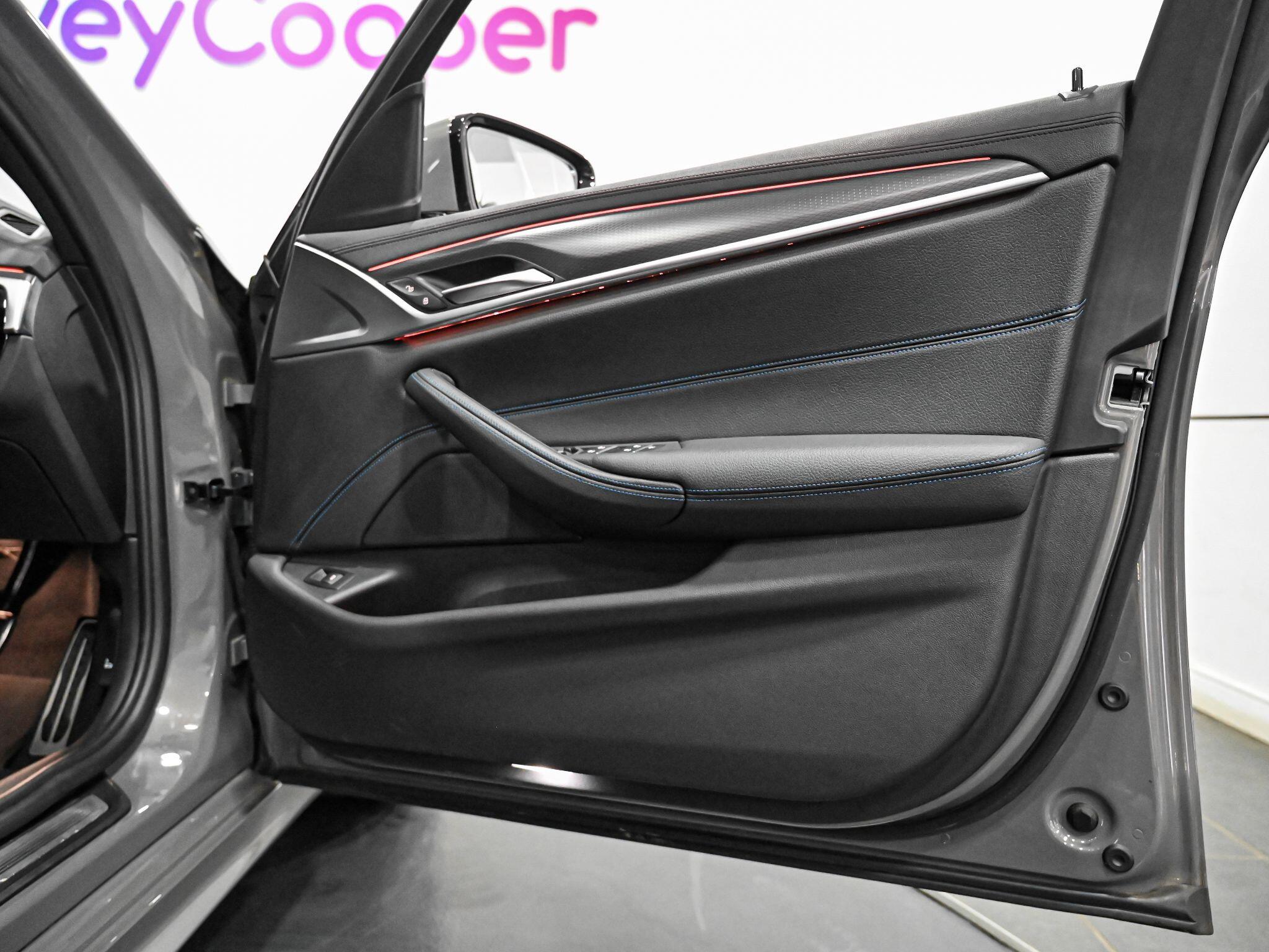 BMW 5 Series view 15