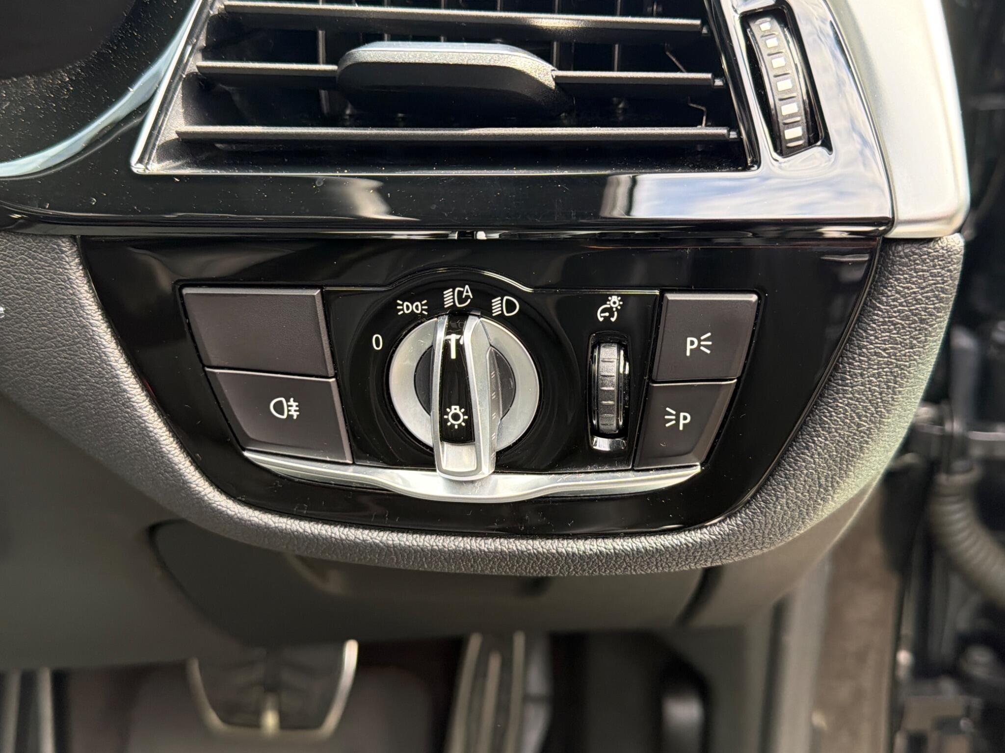 BMW 5 Series view 14