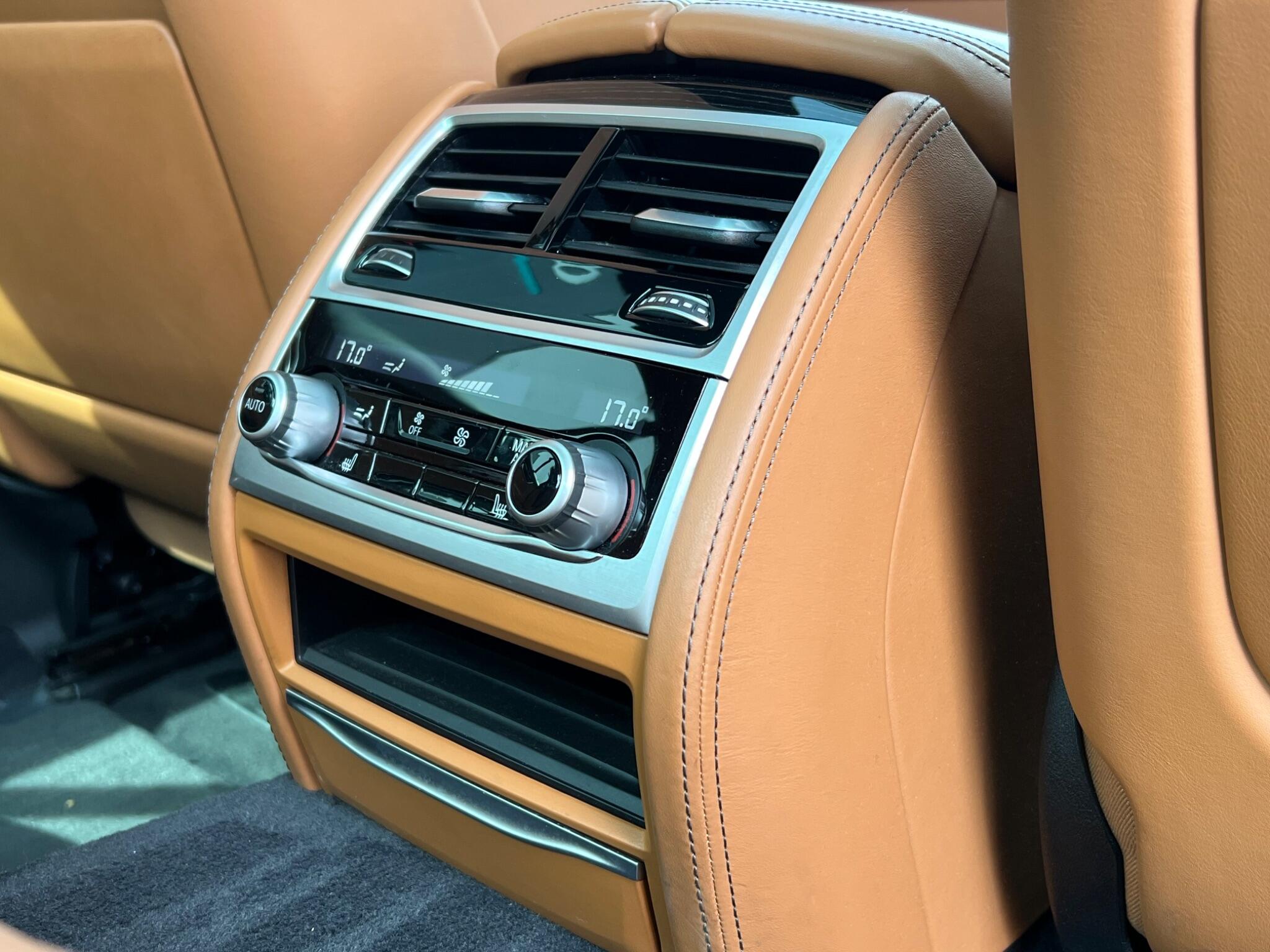 BMW 7 Series view 59