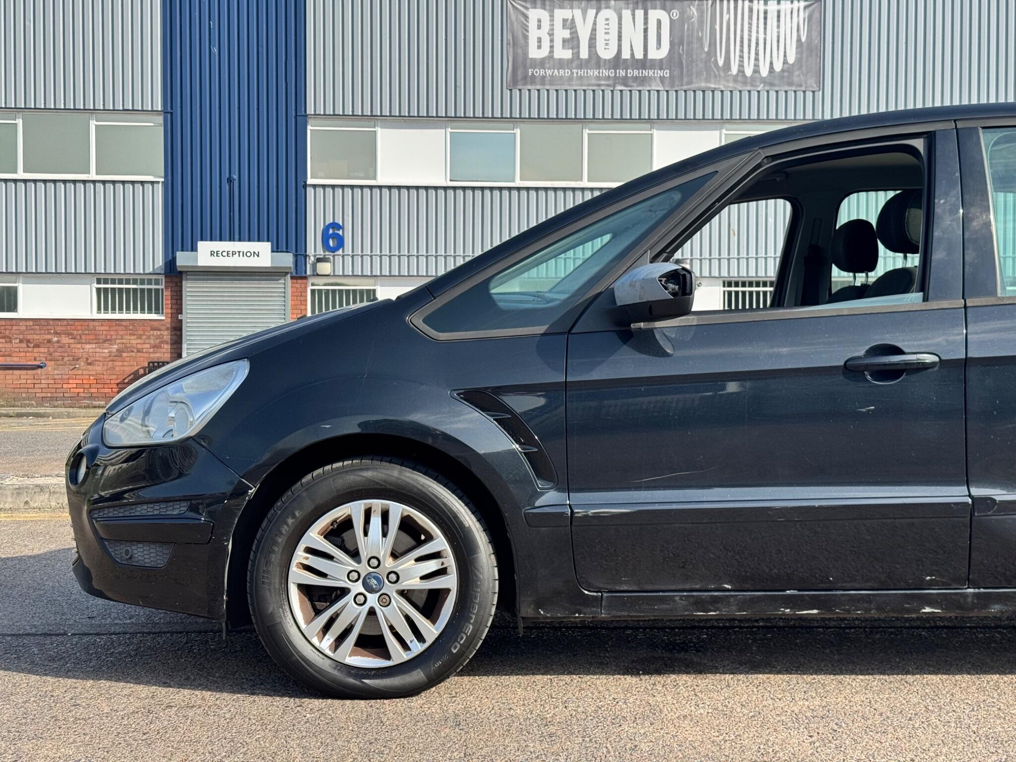 Ford S-Max view 9