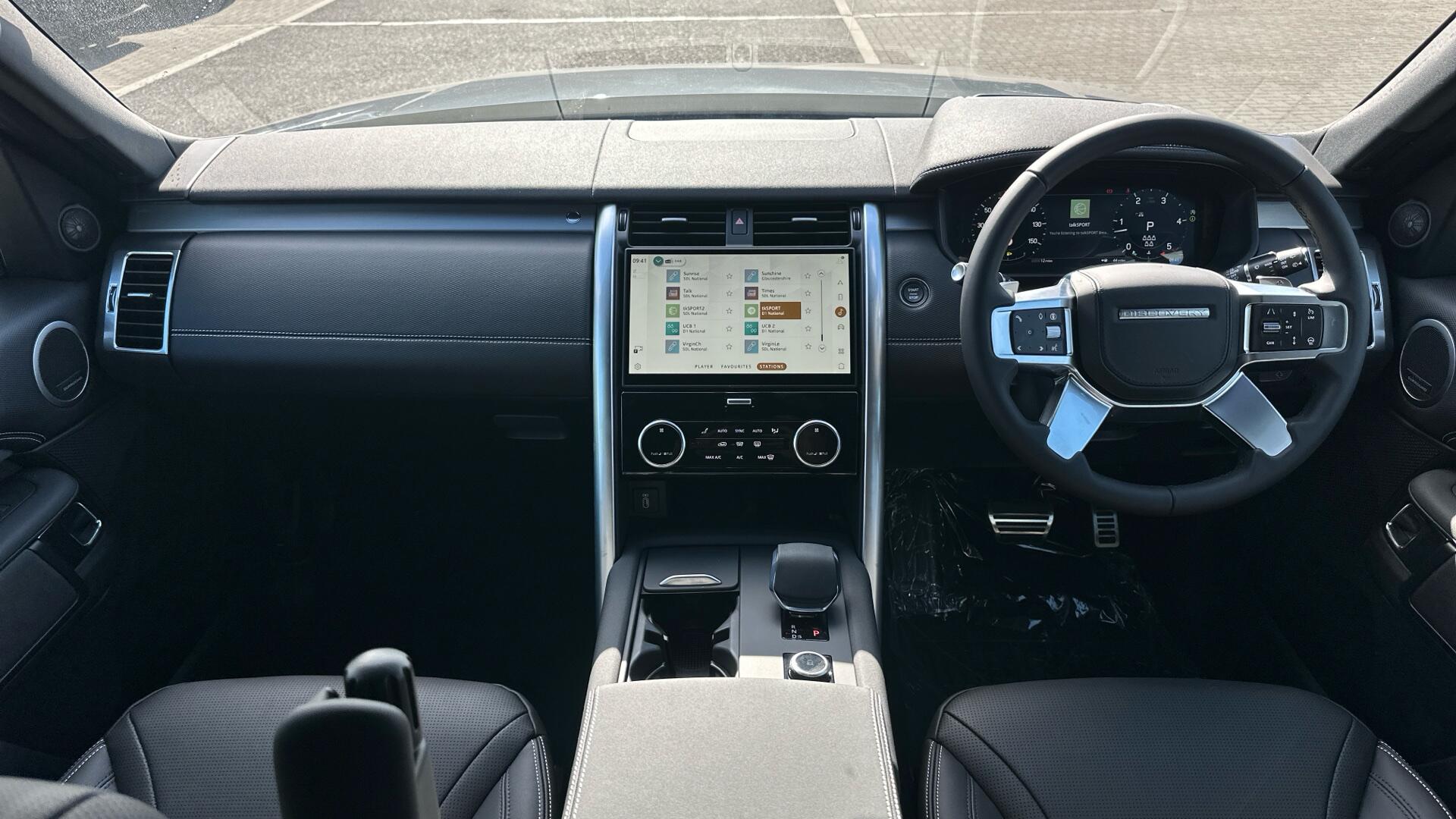 Land Rover Discovery view 11