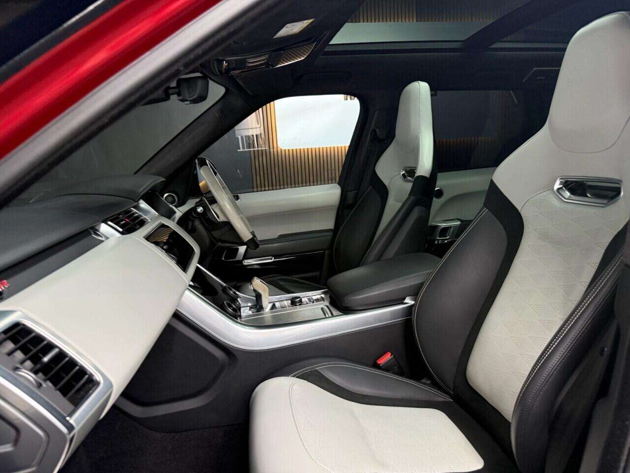 Land Rover Range Rover Sport view 2