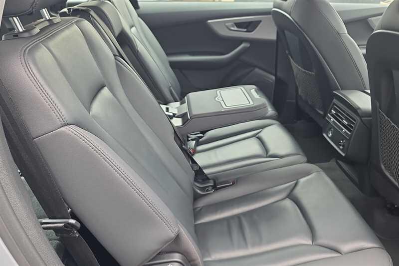 Audi Q7 view 29