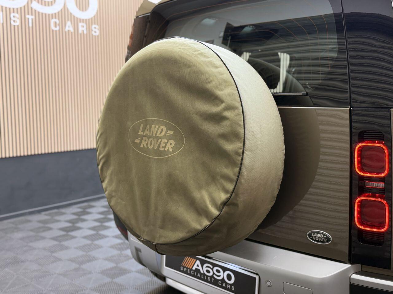 Land Rover Defender 110 view 16