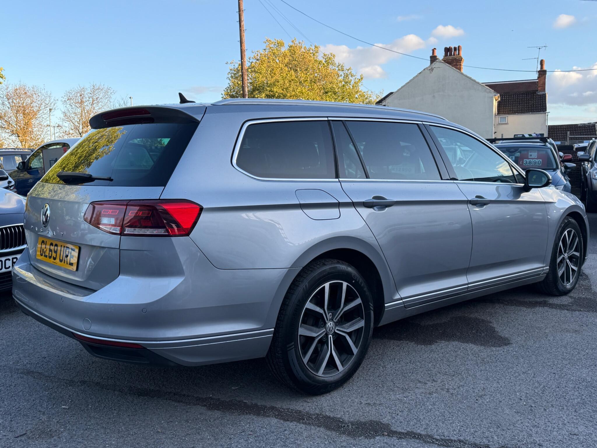 Volkswagen Passat - Image 17