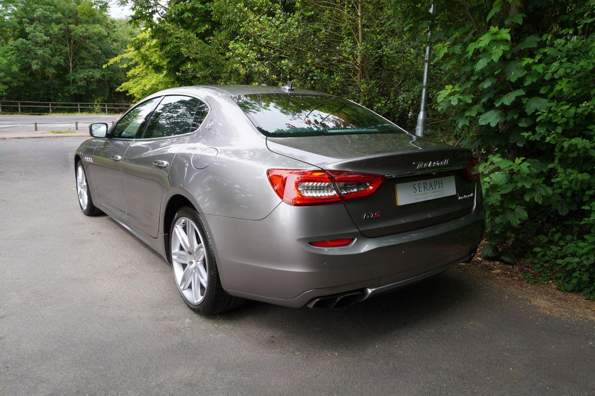 Maserati Quattroporte view 5