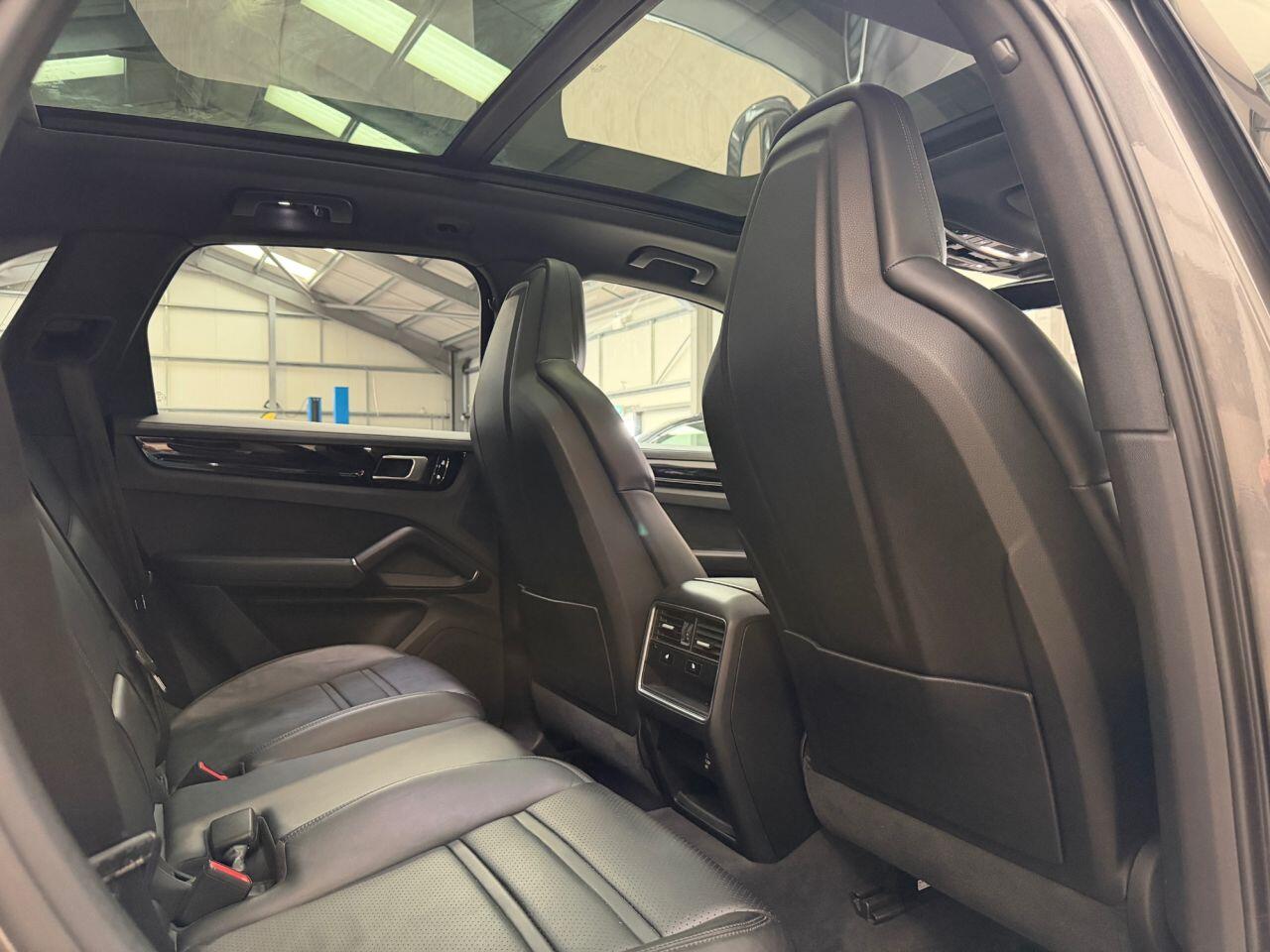 Porsche Cayenne view 9
