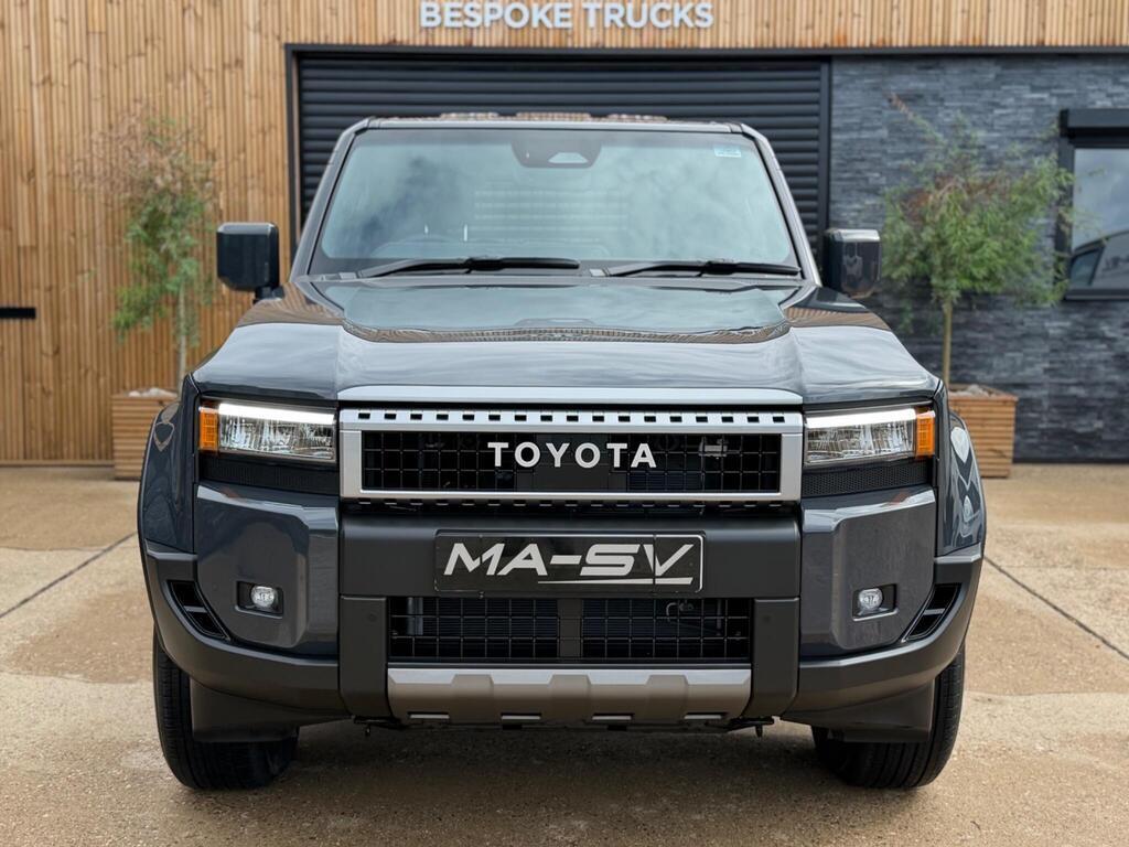 Toyota Land Cruiser view 8