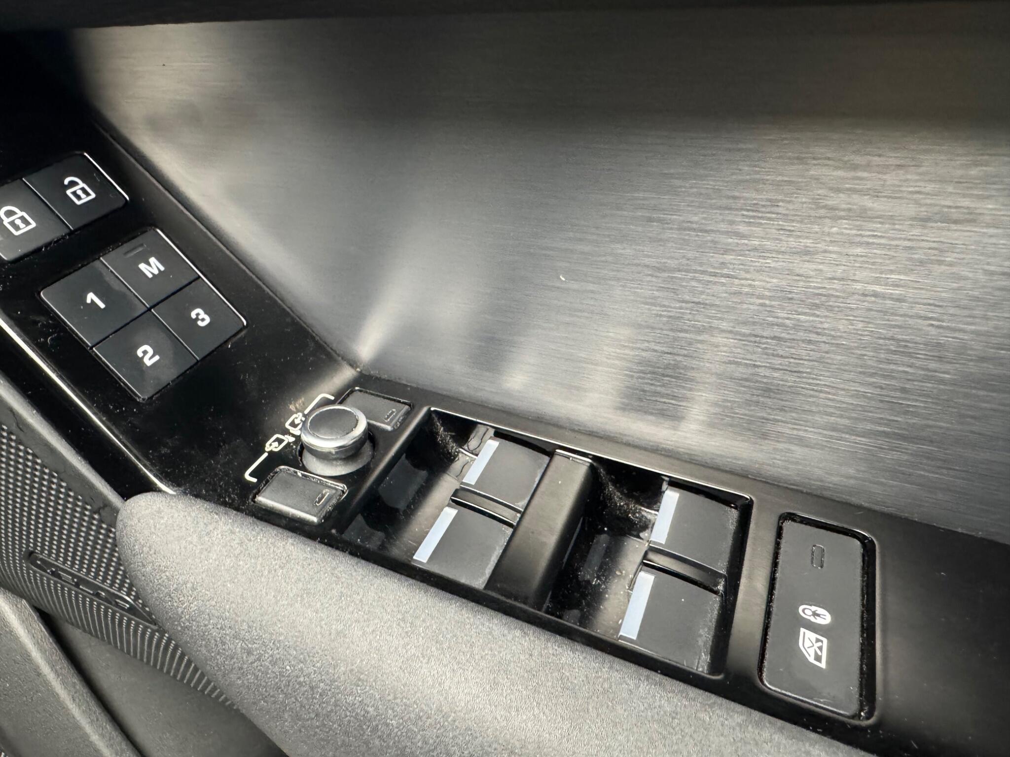 Land Rover Range Rover Velar view 12