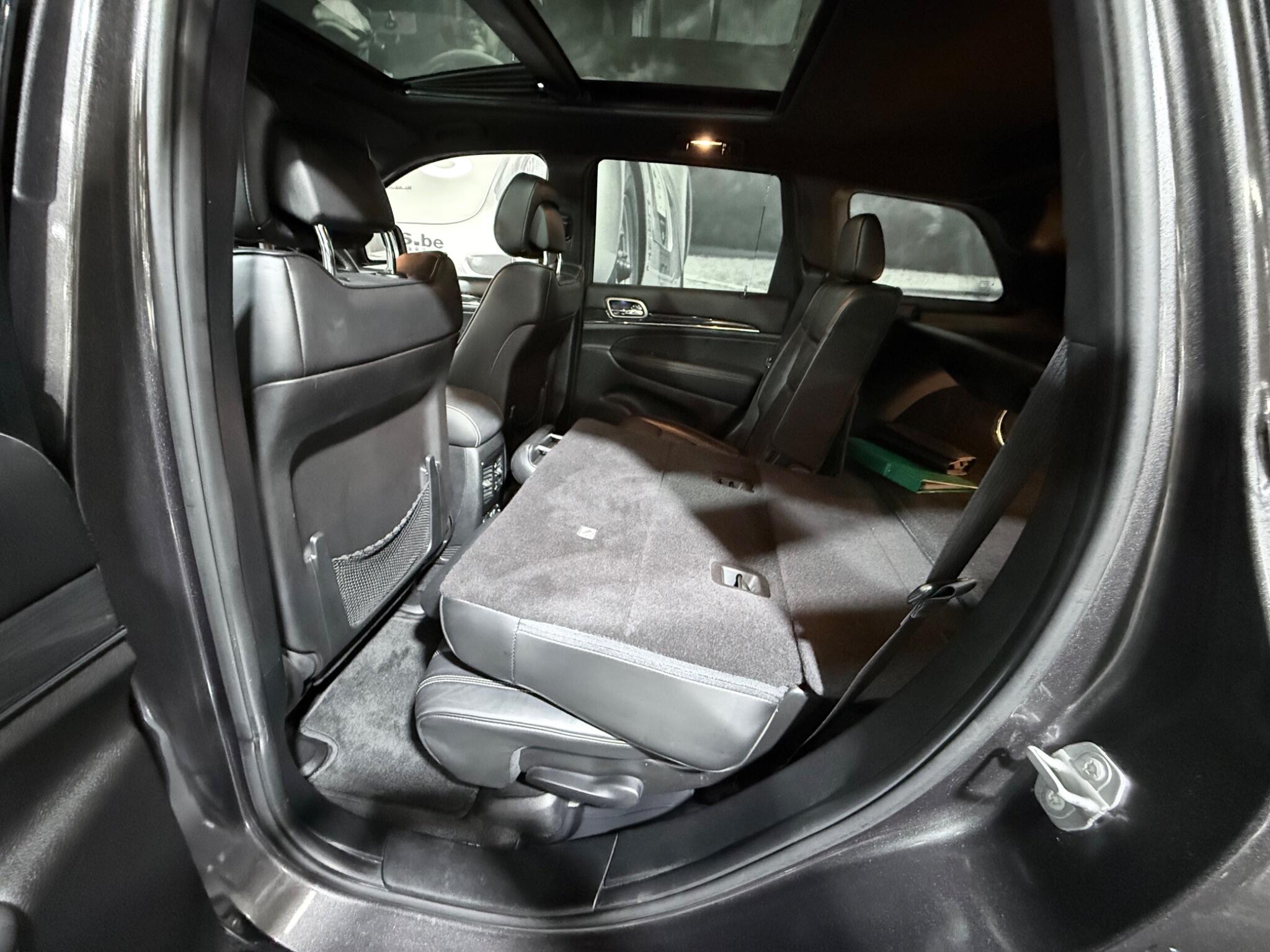 Jeep Grand Cherokee view 19
