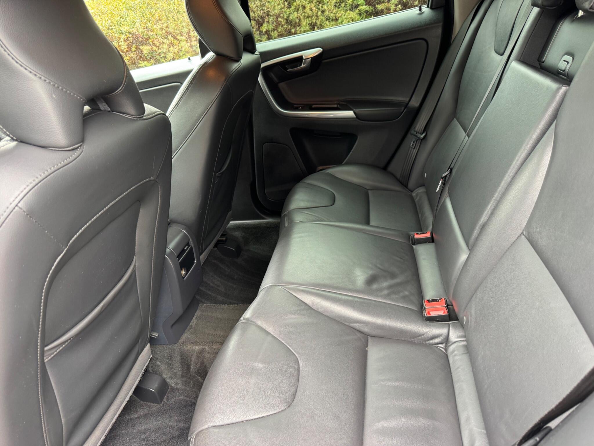Volvo XC60 view 15