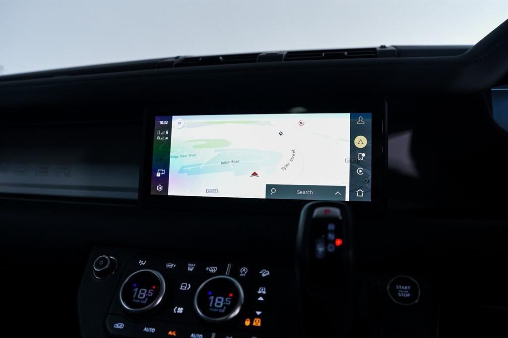 Land Rover Defender view 22