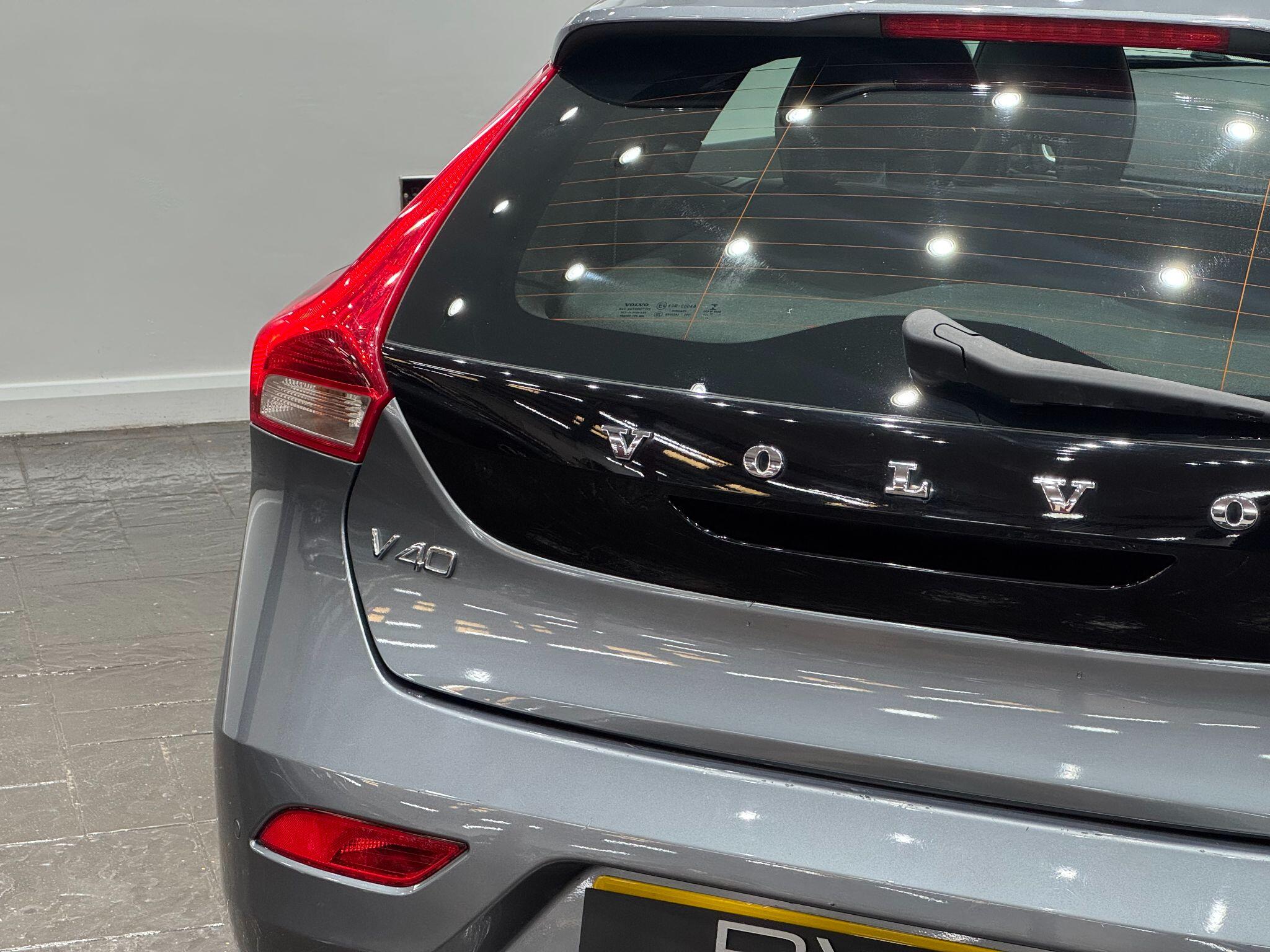 Volvo V40 view 15