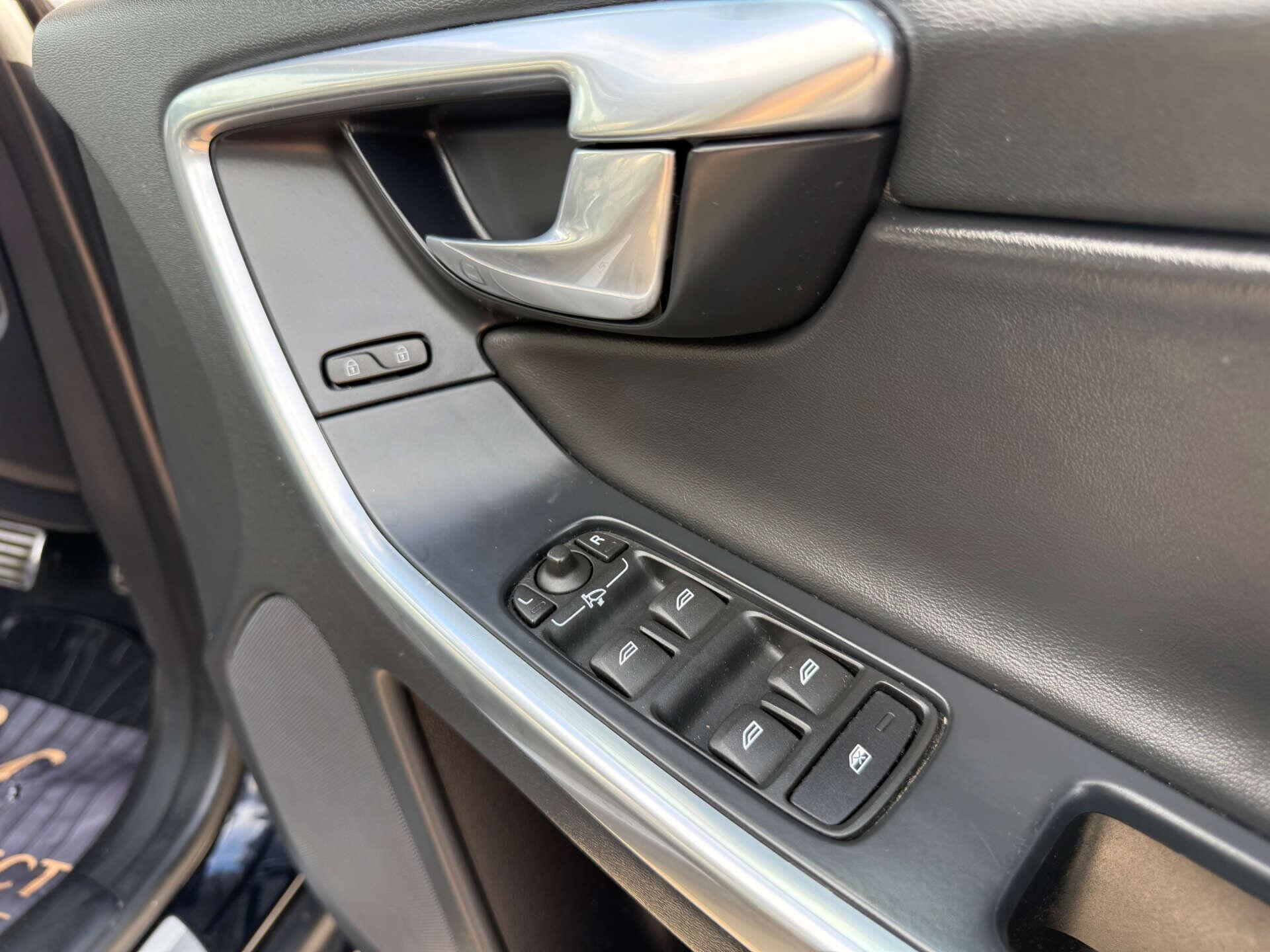 Volvo XC60 view 38