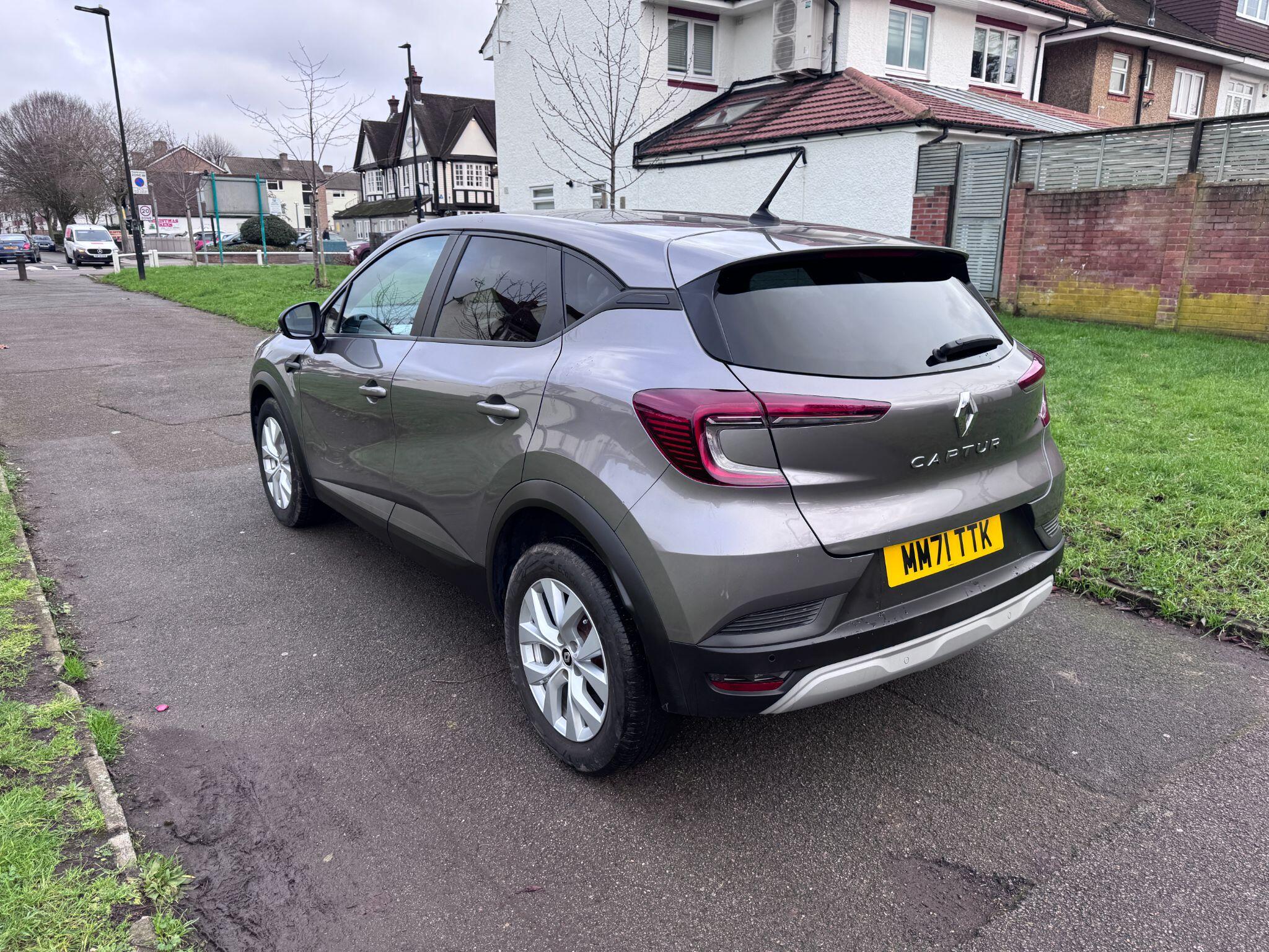 2022 Renault Captur 1.0 TCe Iconic Euro 6 (s/s) 5dr • 20,000 miles image 10