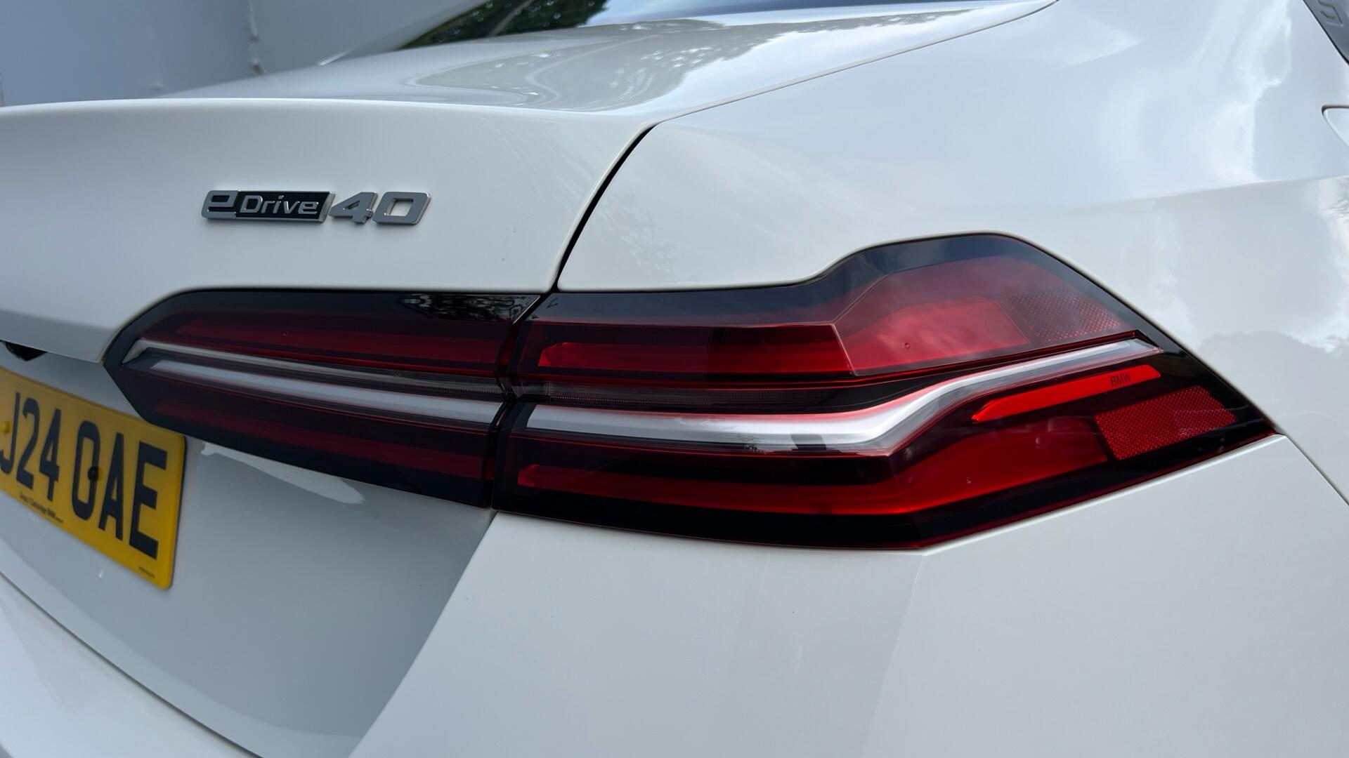 BMW i5 view 23