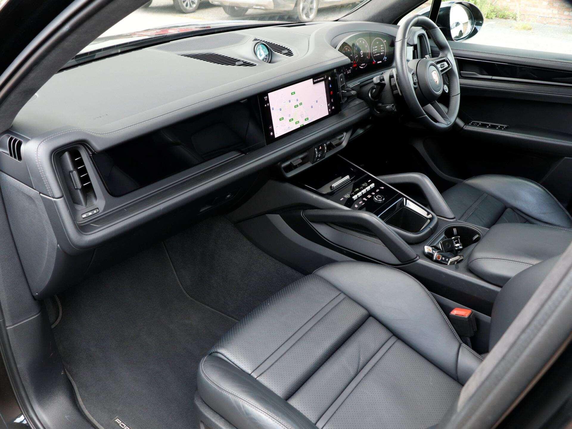 Porsche Cayenne view 9