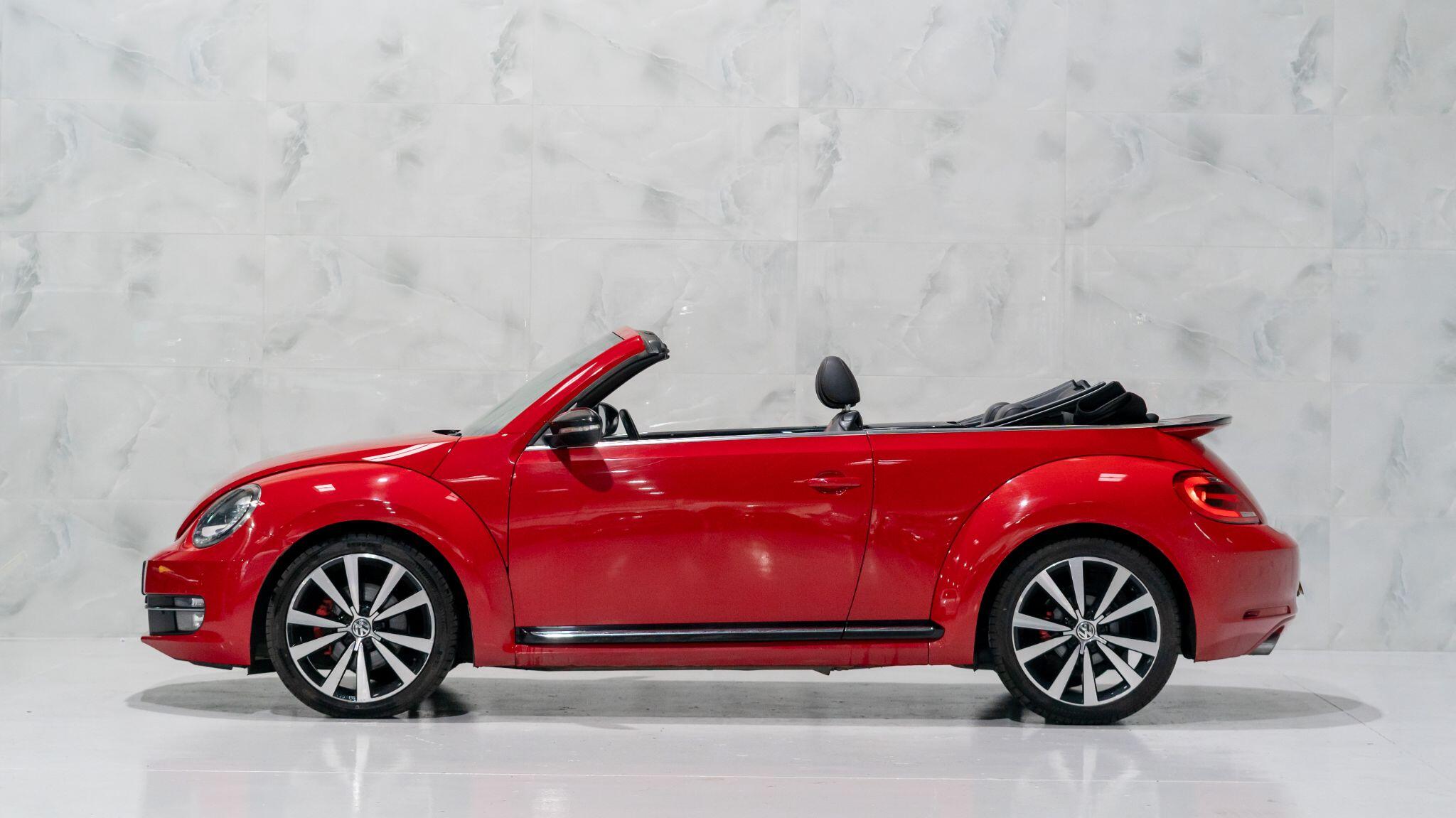 Volkswagen Beetle view 4