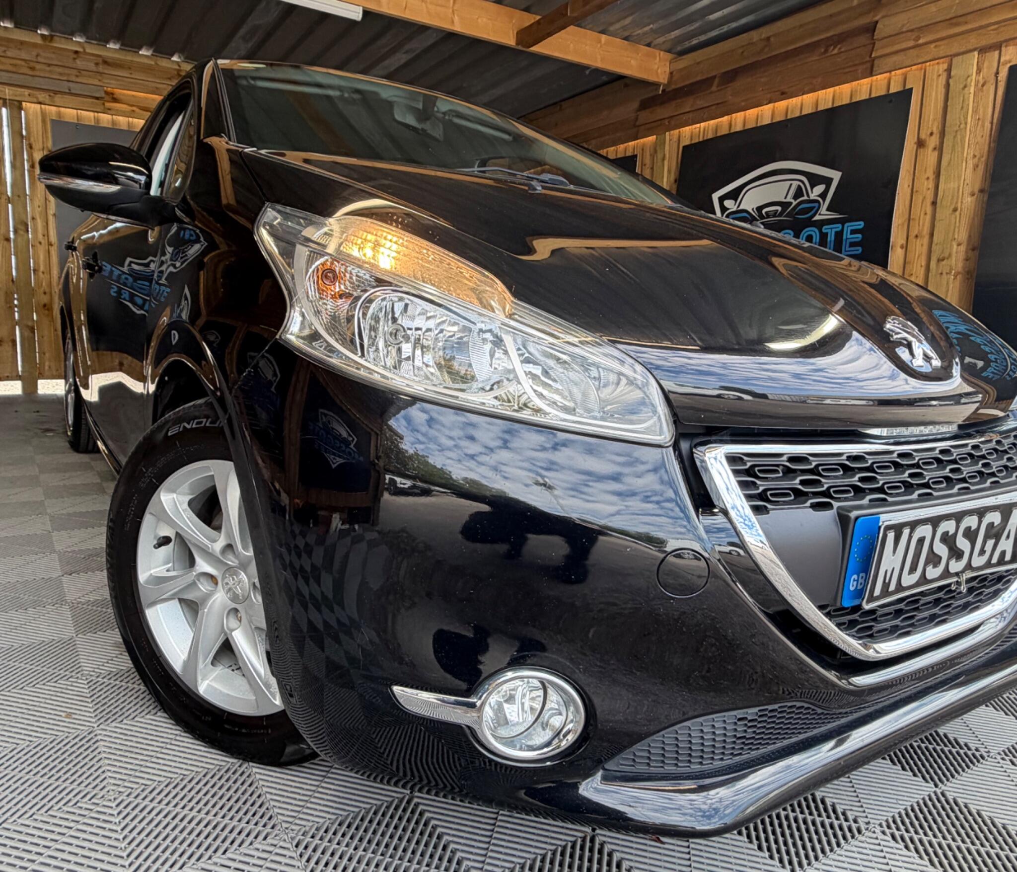 Peugeot 208 view 2
