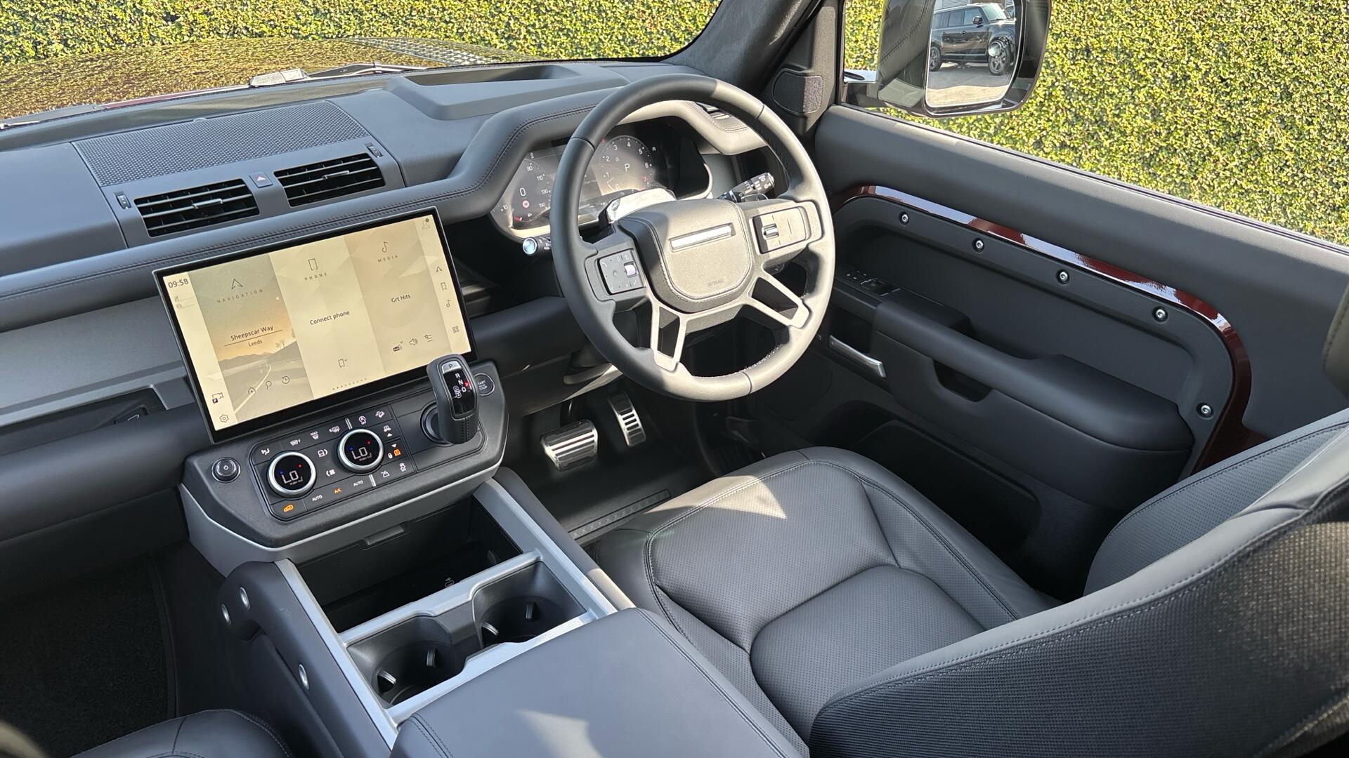 Land Rover Defender view 39