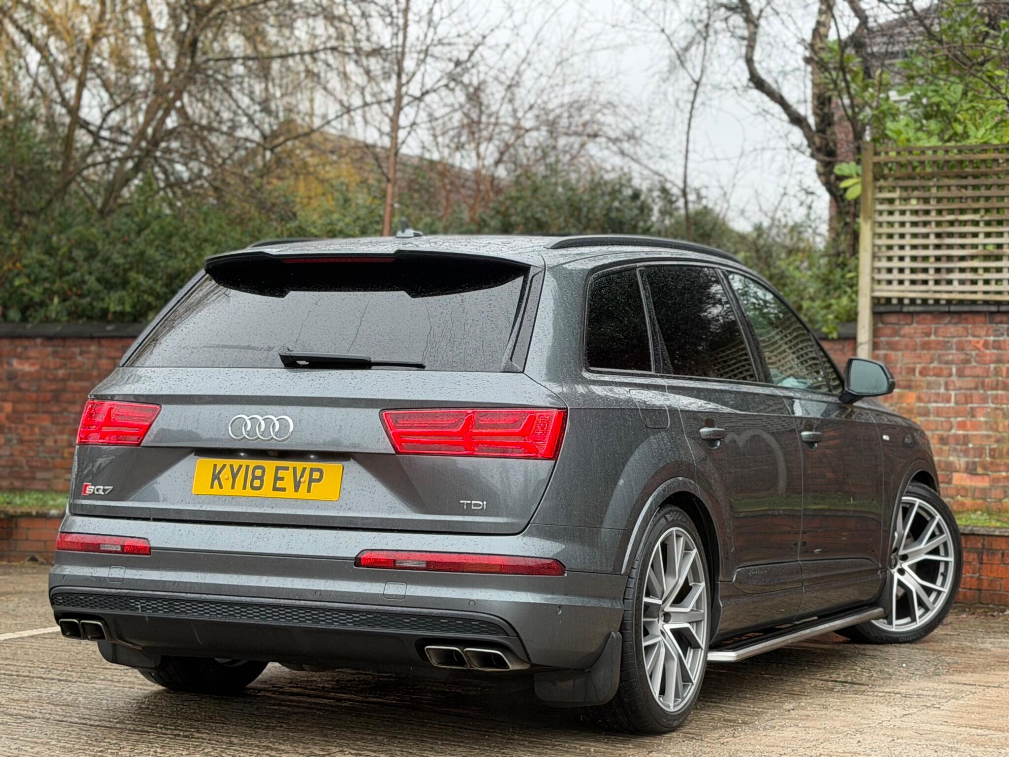 Audi SQ7 view 15