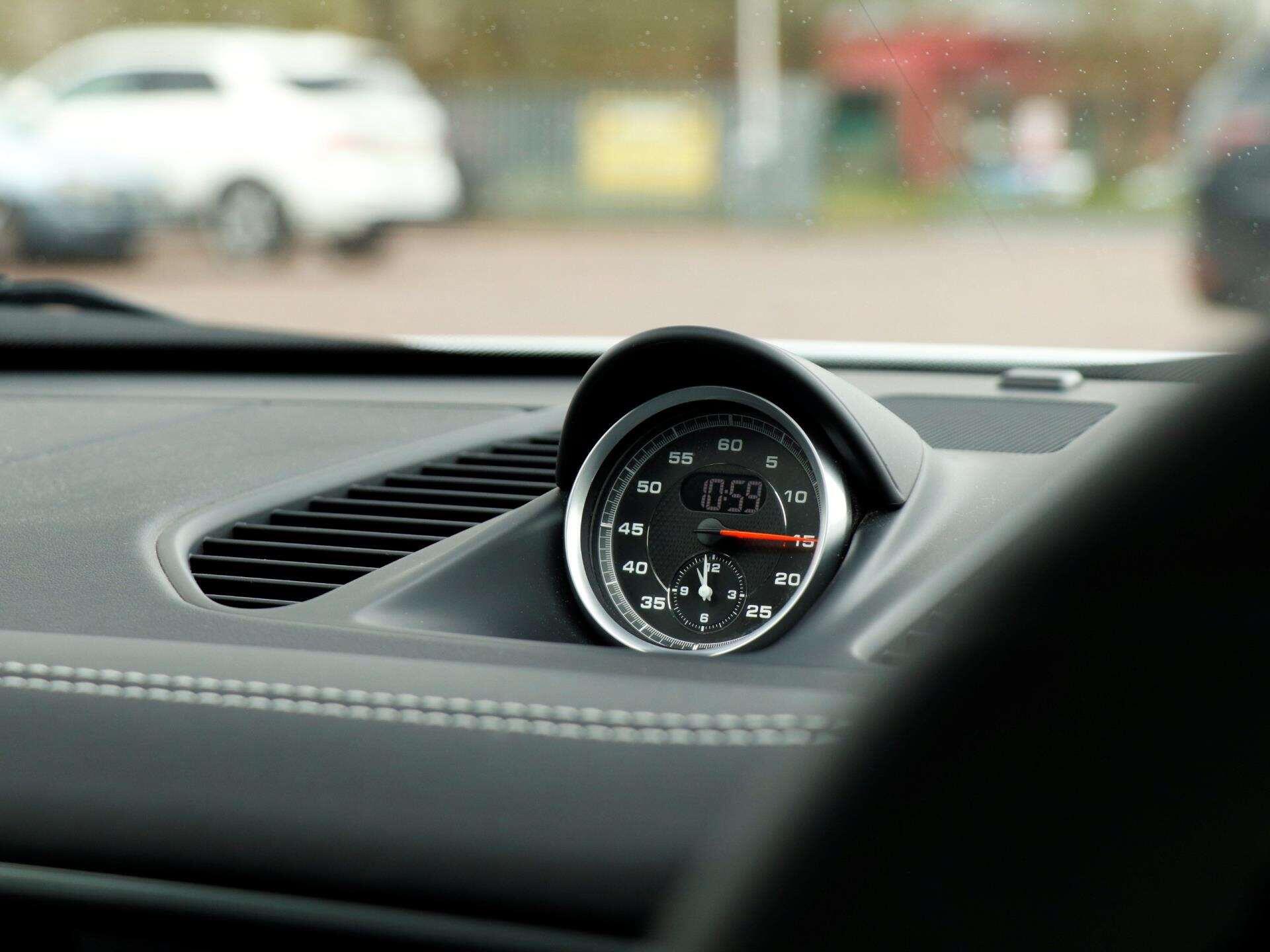 Porsche 911 view 13