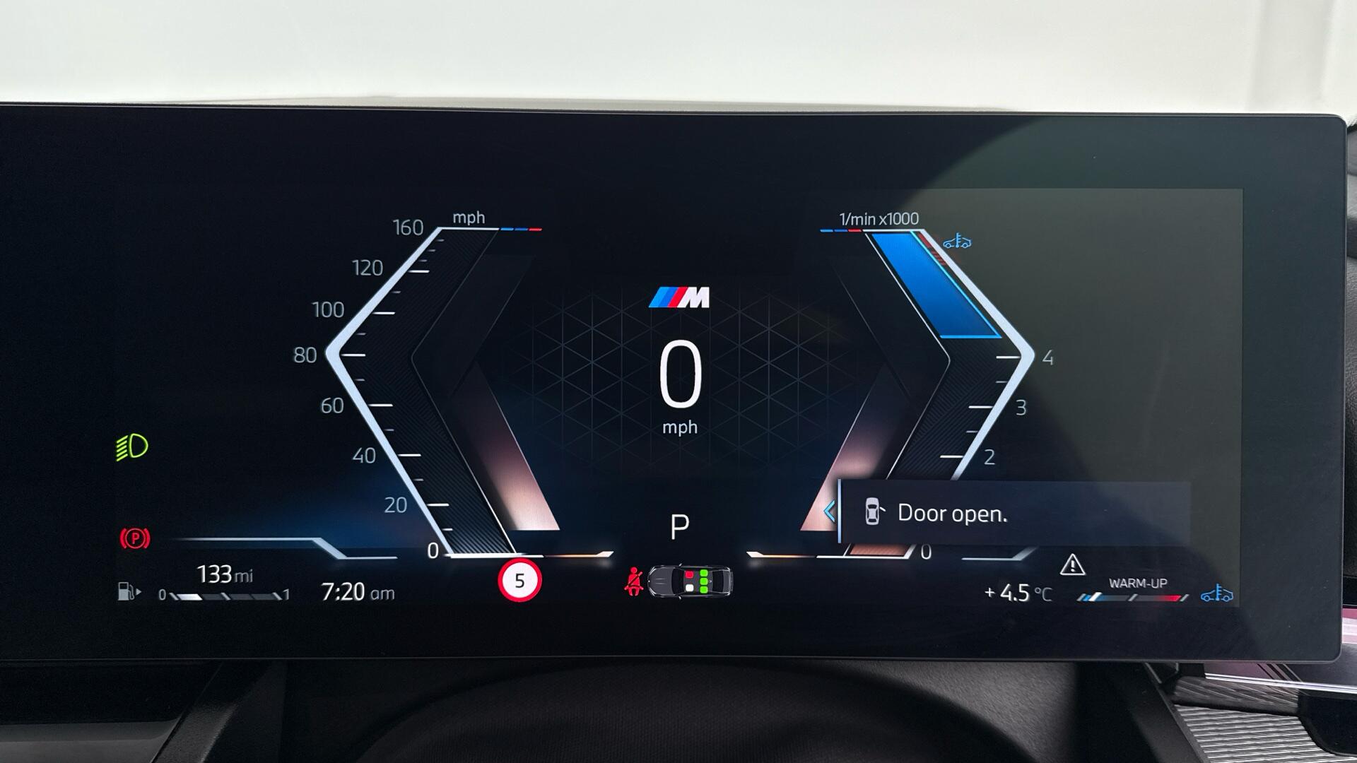 BMW 5 Series view 9
