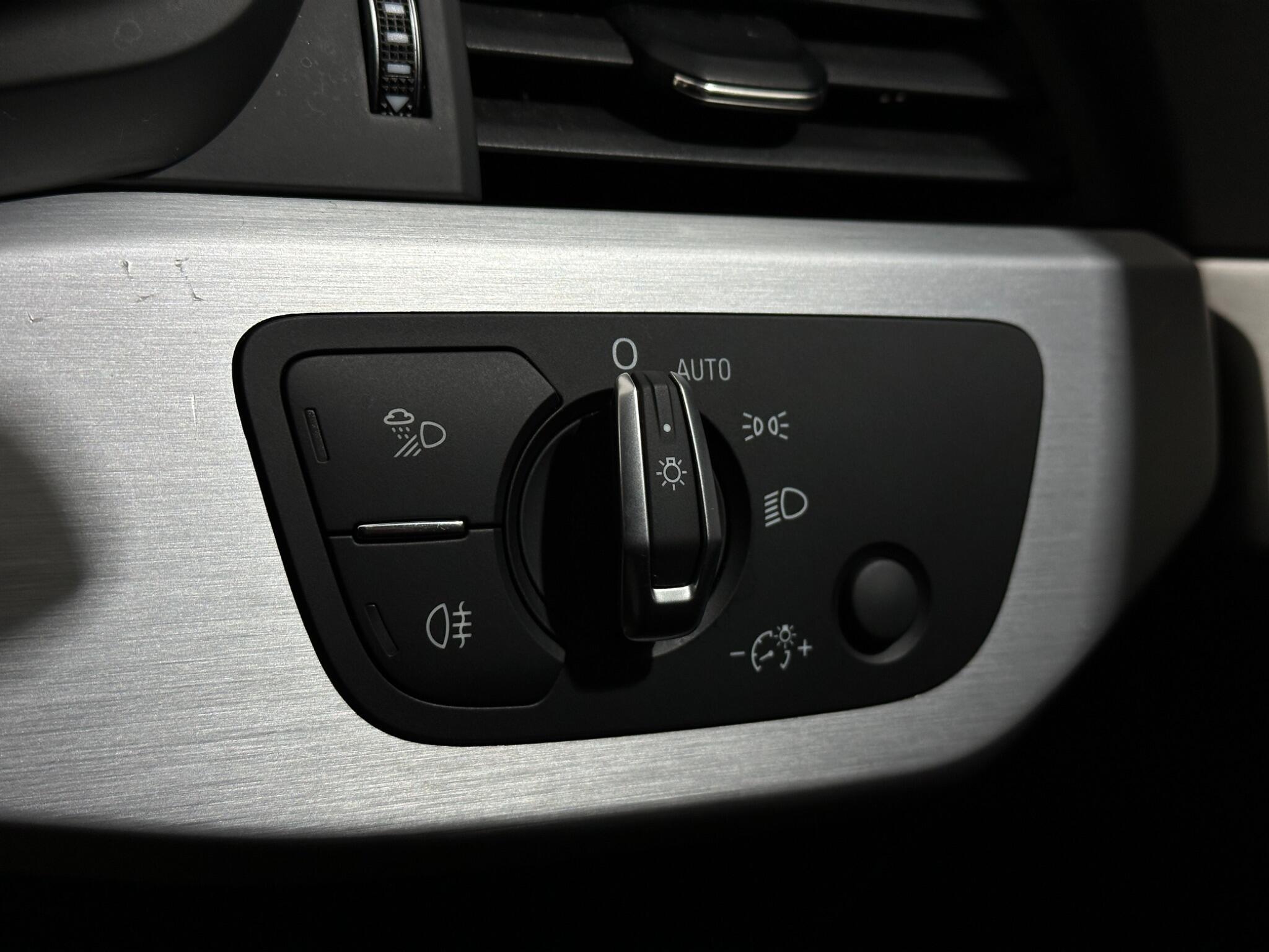 Audi A4 view 18