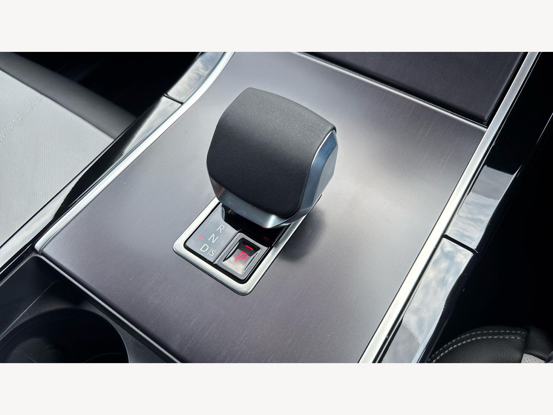 Land Rover Range Rover Velar view 16