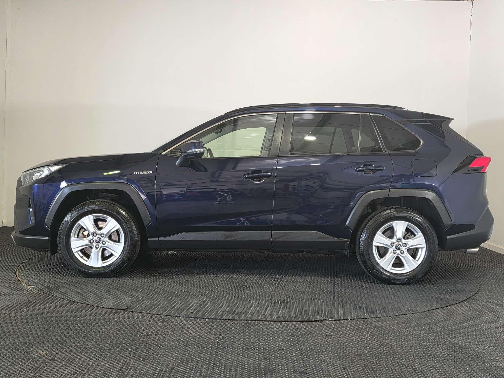 Toyota Rav4 view 4