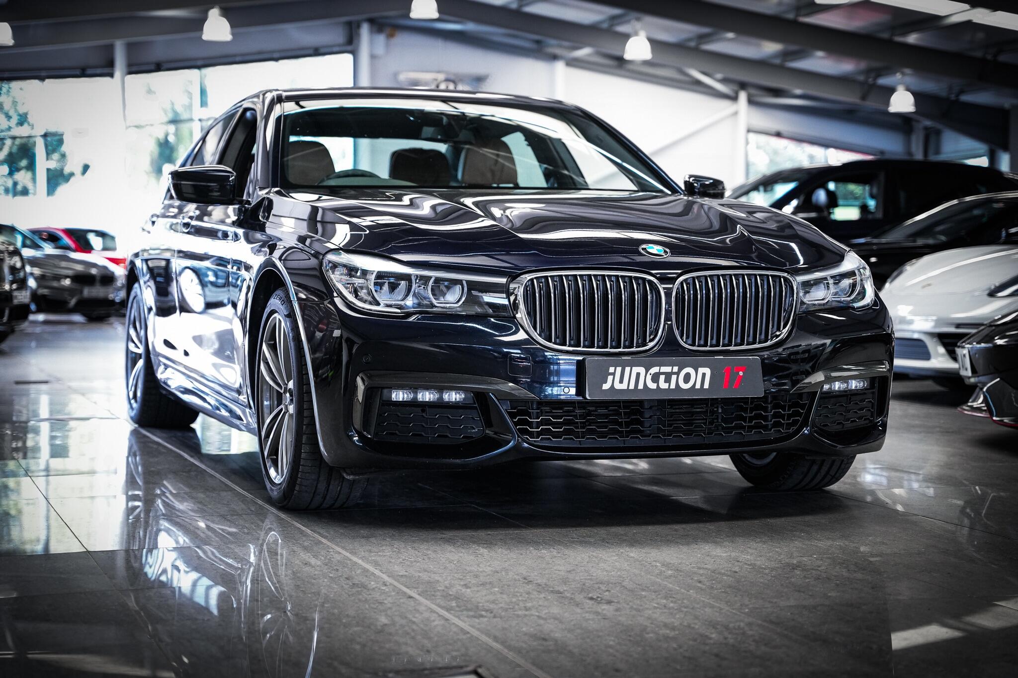 BMW 7 Series view 10
