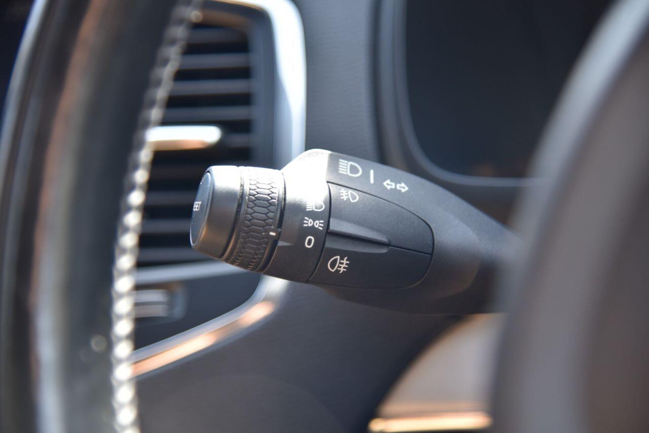 Volvo XC90 view 32