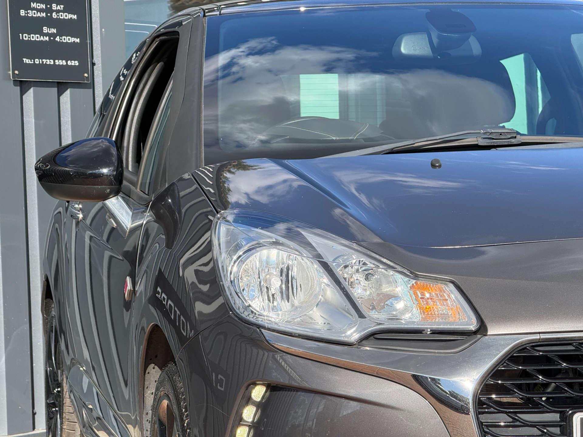 DS Automobiles DS 3 view 16