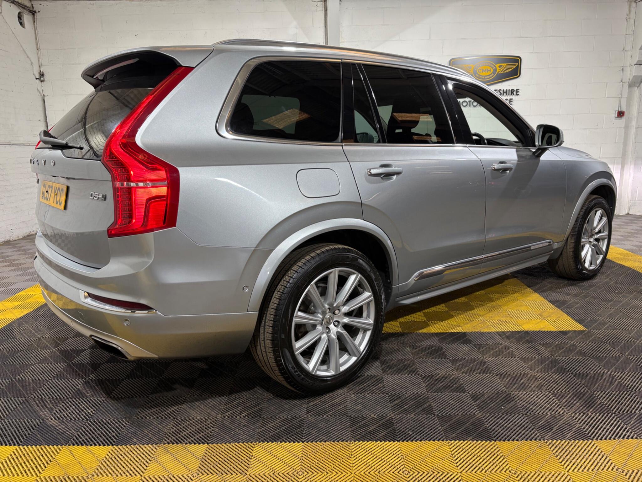 Volvo XC90 view 4