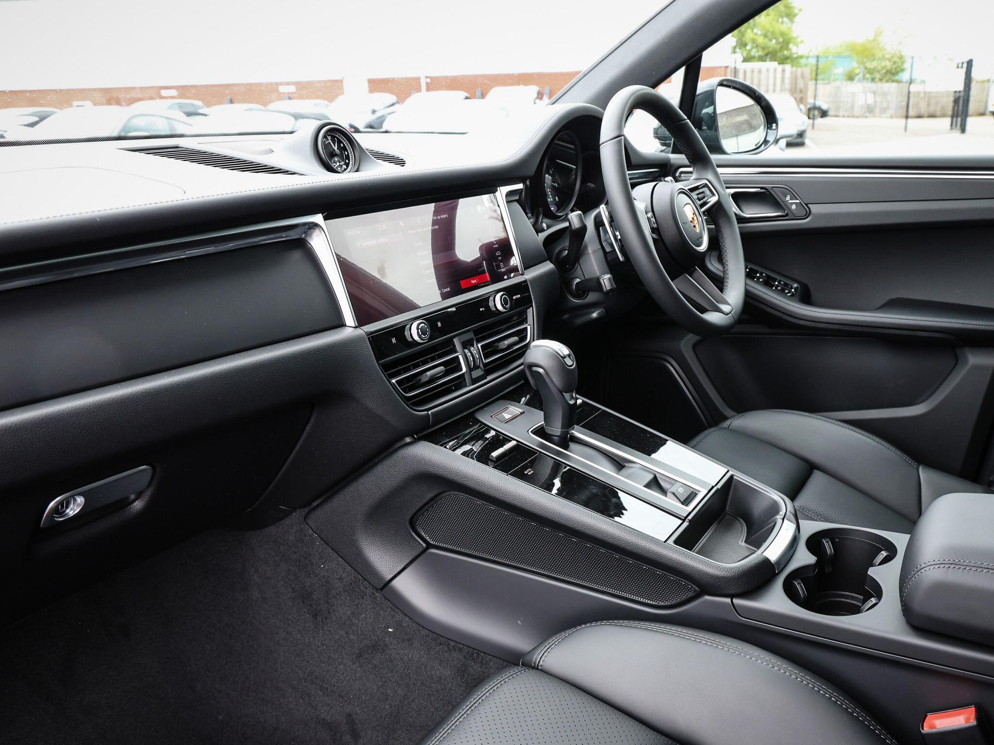 Porsche Macan view 35