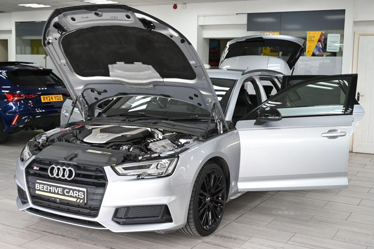 Audi S4 view 12
