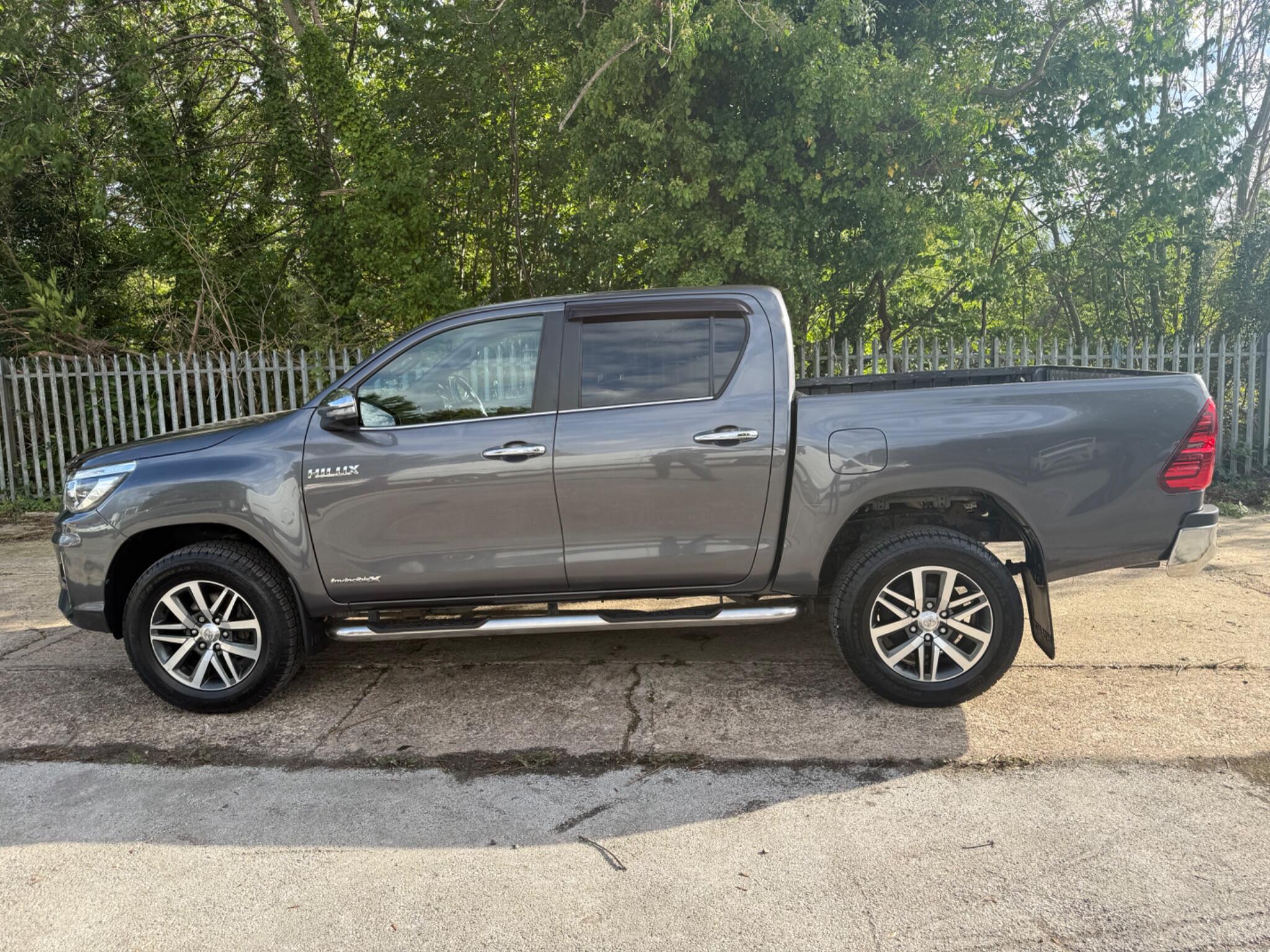 Toyota Hilux view 4