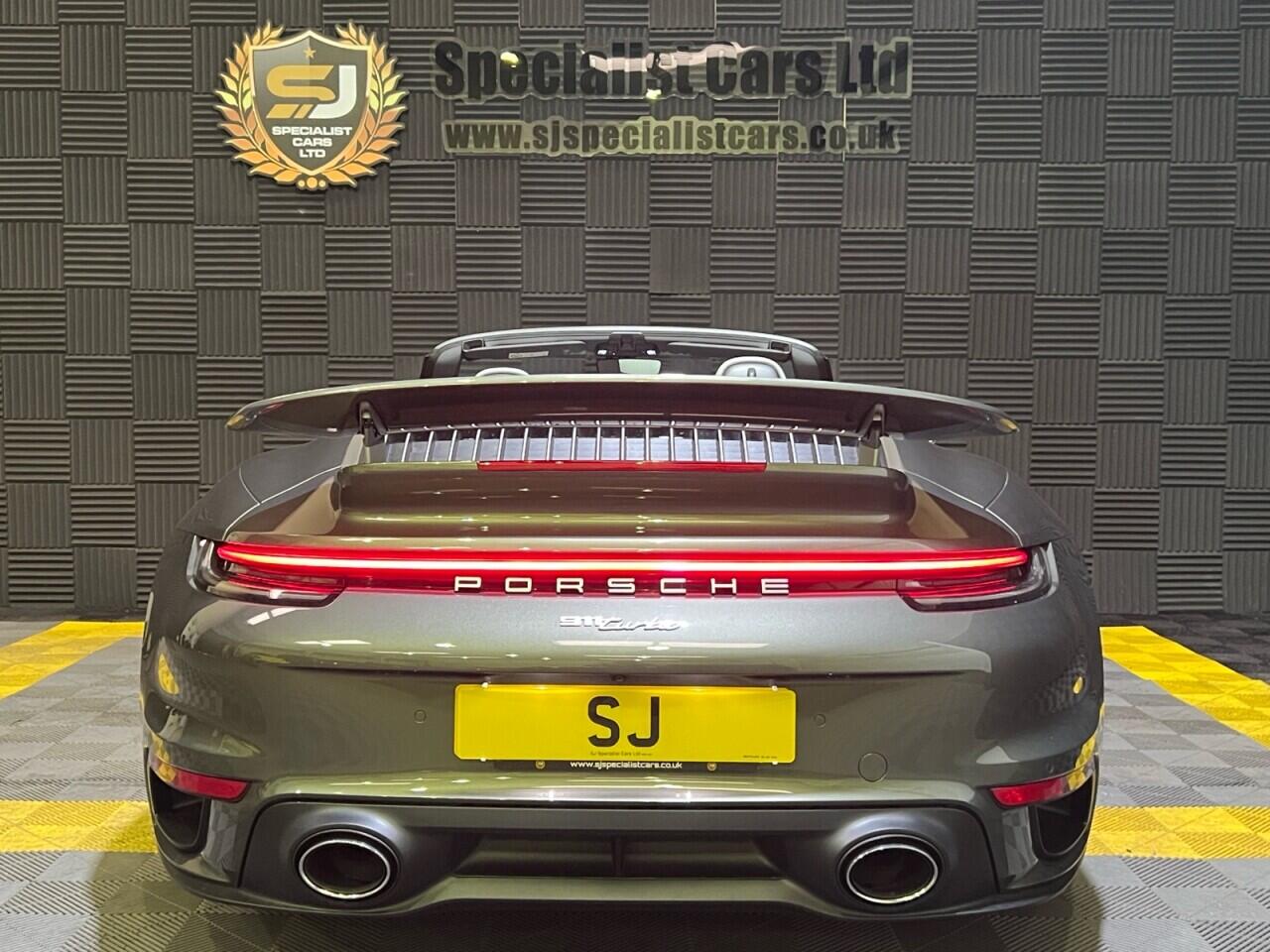 Porsche 911 view 29
