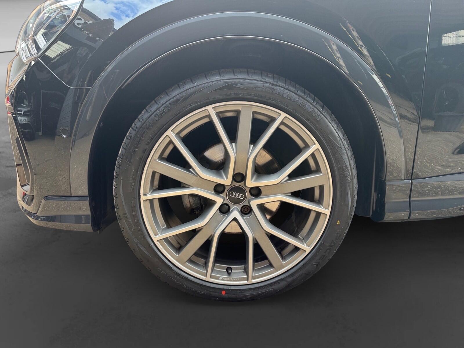Audi Q3 view 19