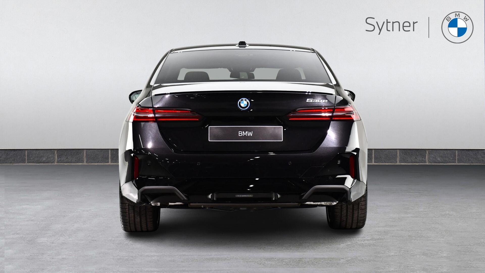 BMW 5 Series view 15