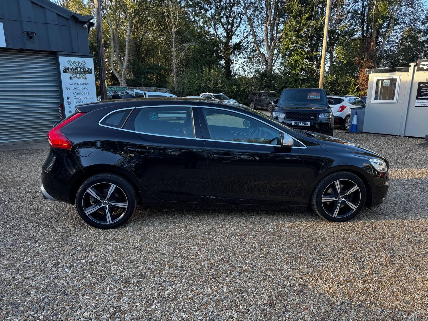 Volvo V40 view 18