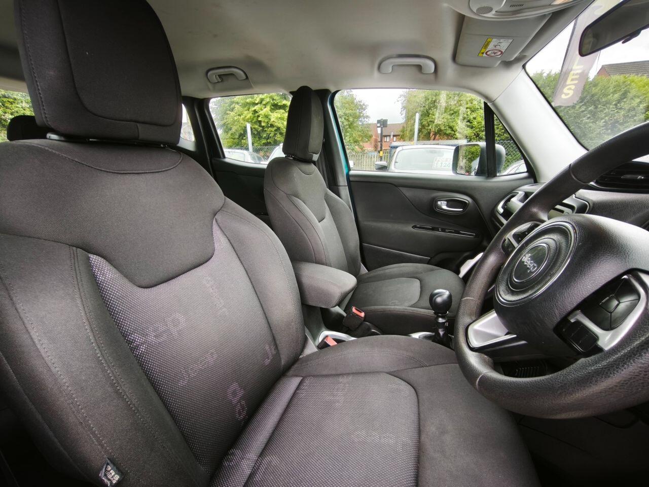 Jeep Renegade view 13